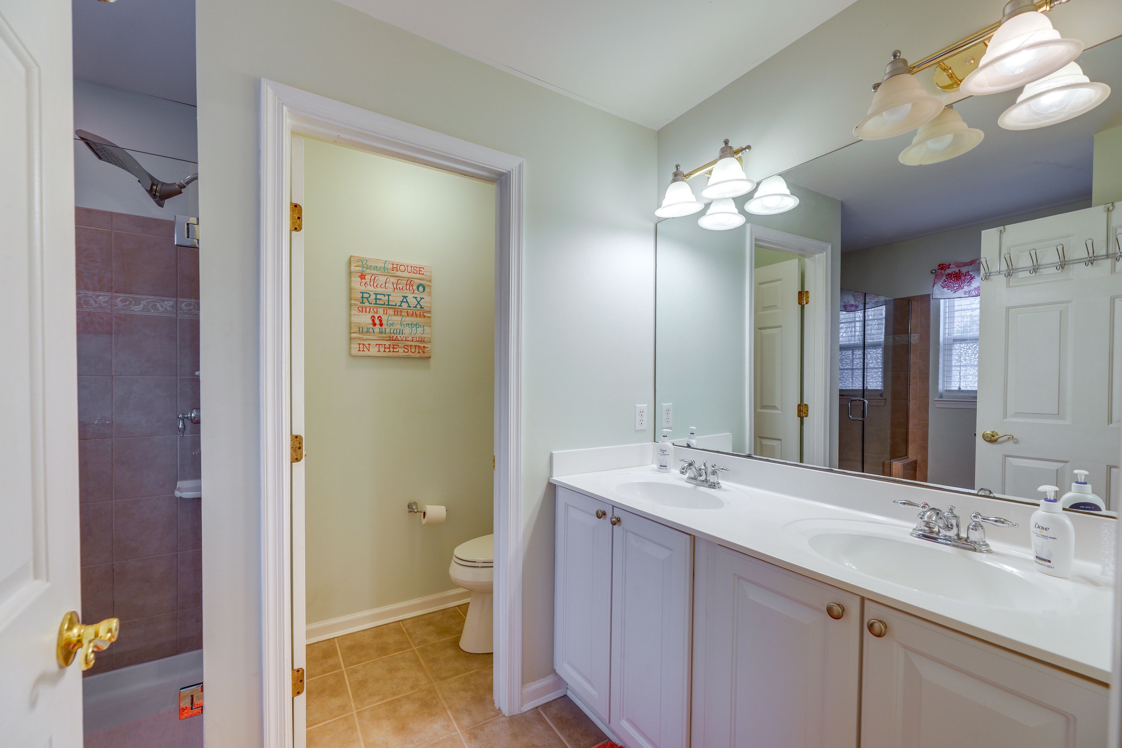 En-Suite Bathroom | Towels Provided