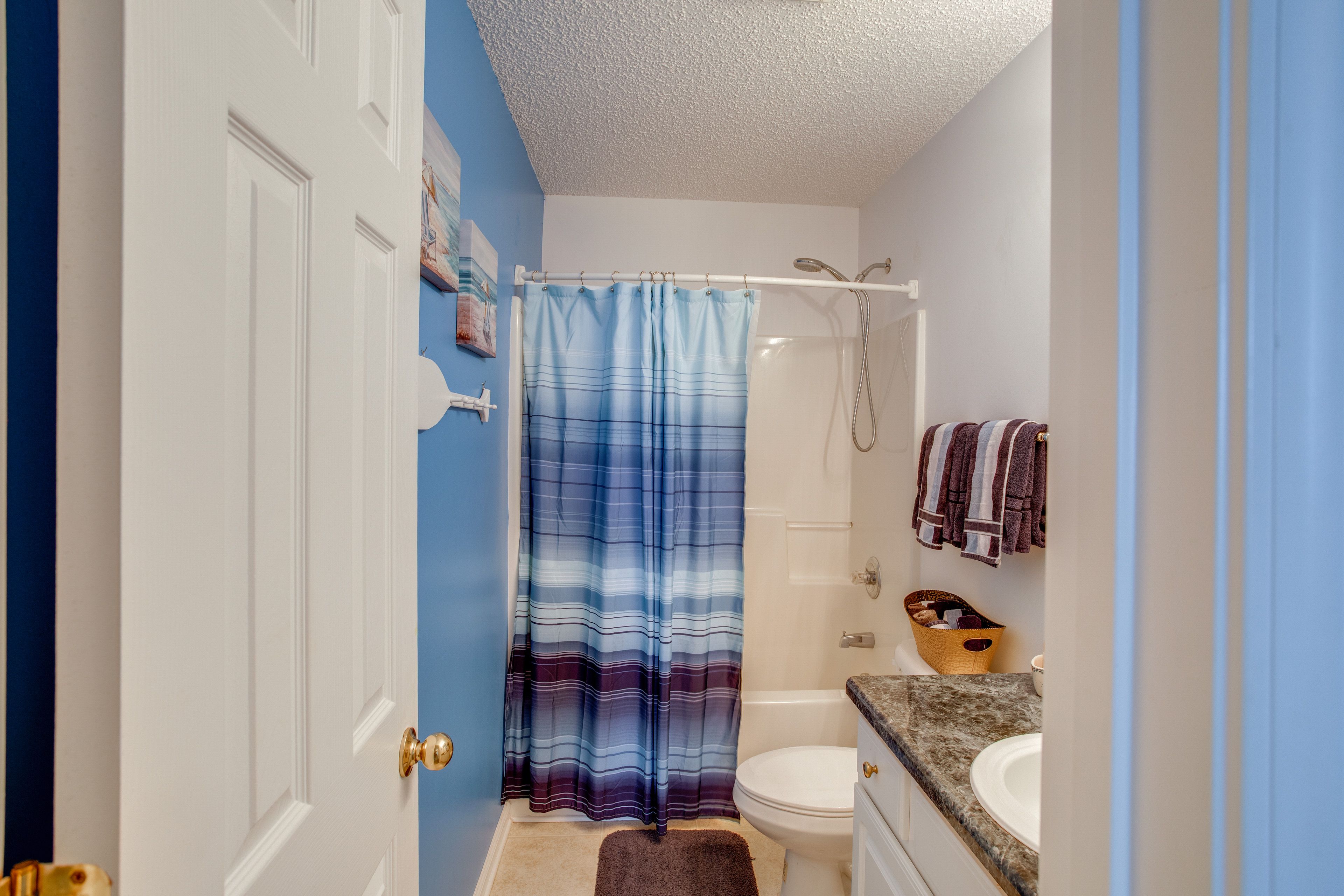 Full Bathroom | 2nd Floor