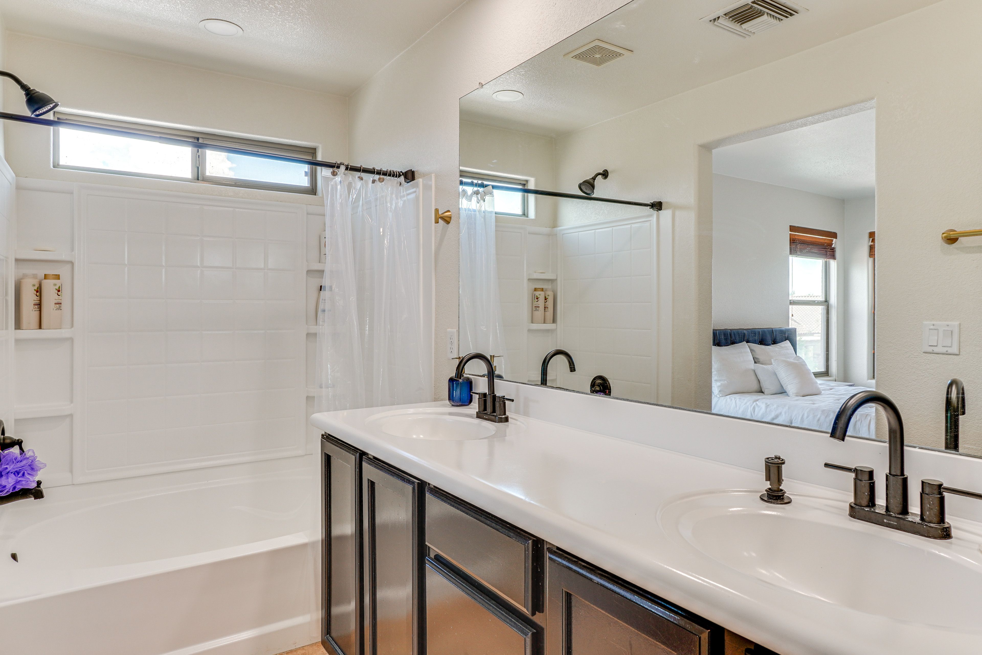En-Suite Bathroom | 2nd Floor | Towels Provided | Complimentary Toiletries
