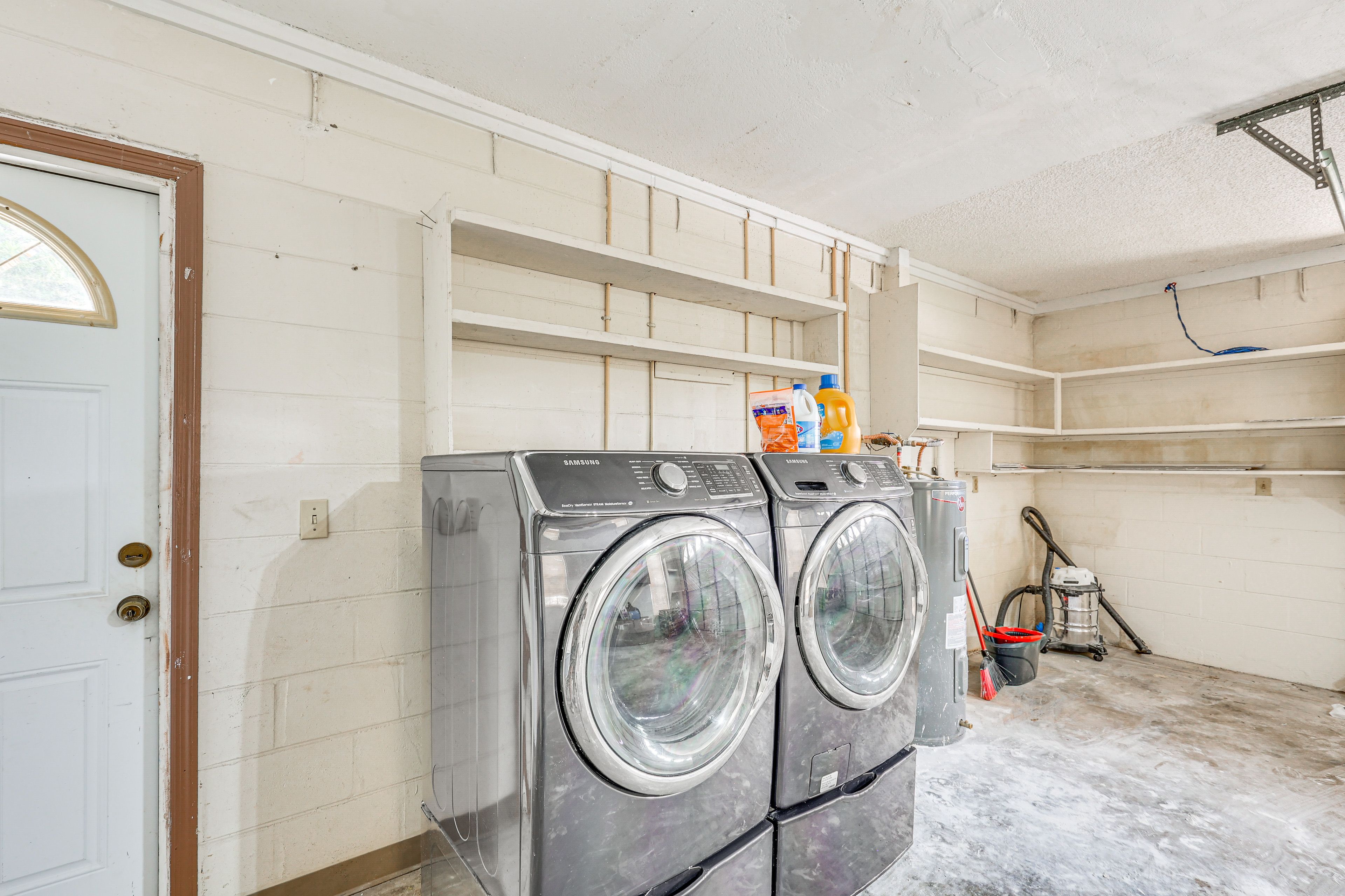 Garage | Laundry