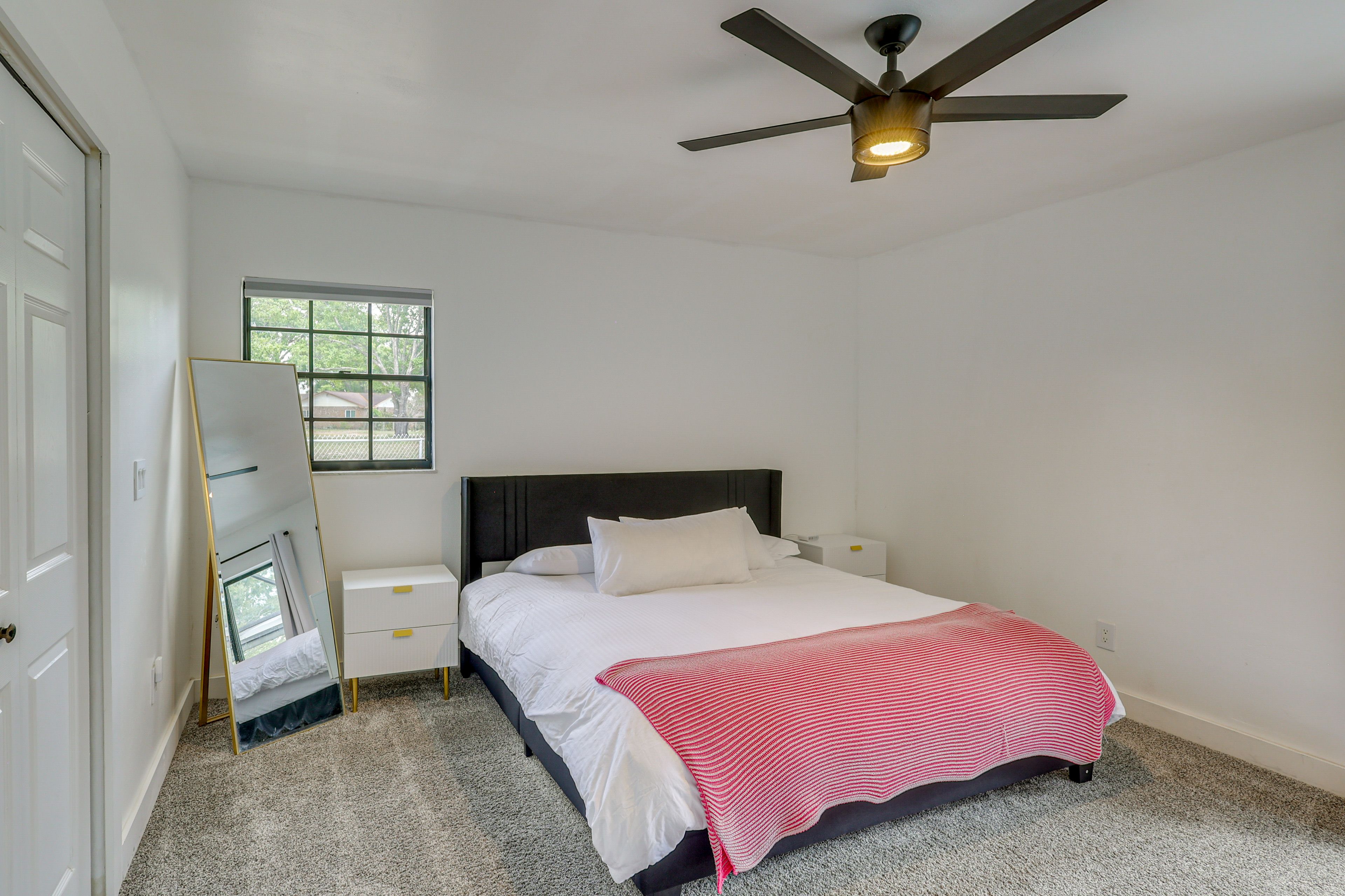 Bedroom 1 | King Bed