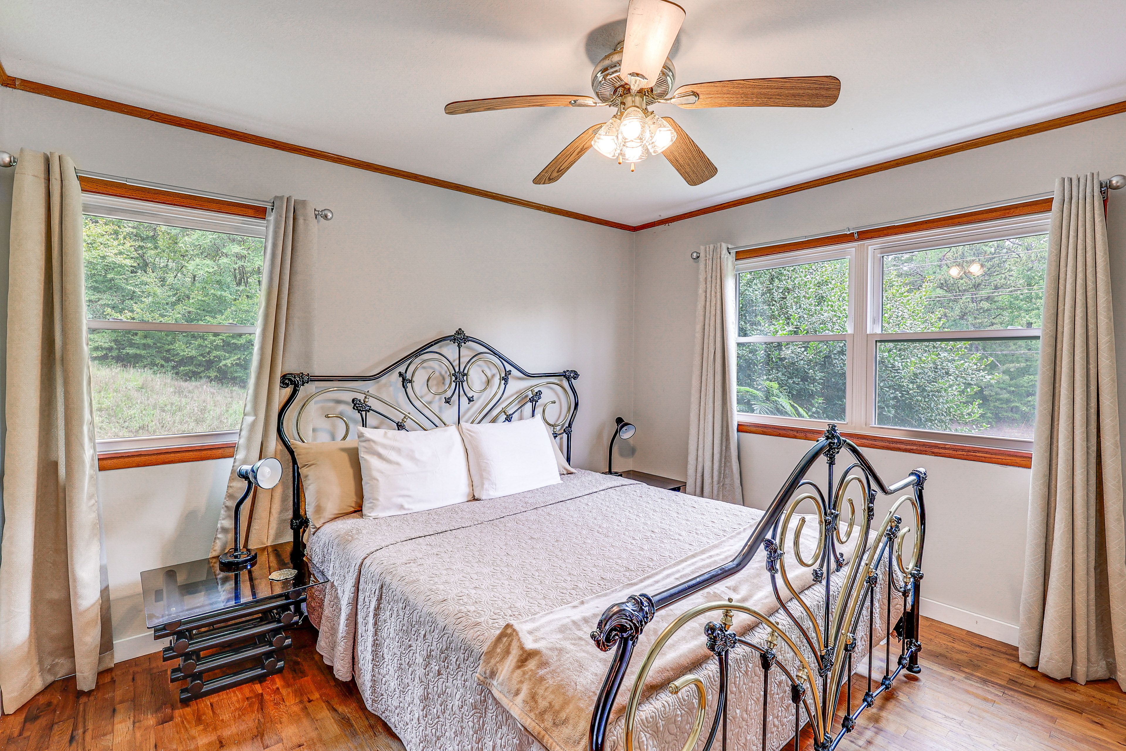 Bedroom 3 | Queen Bed