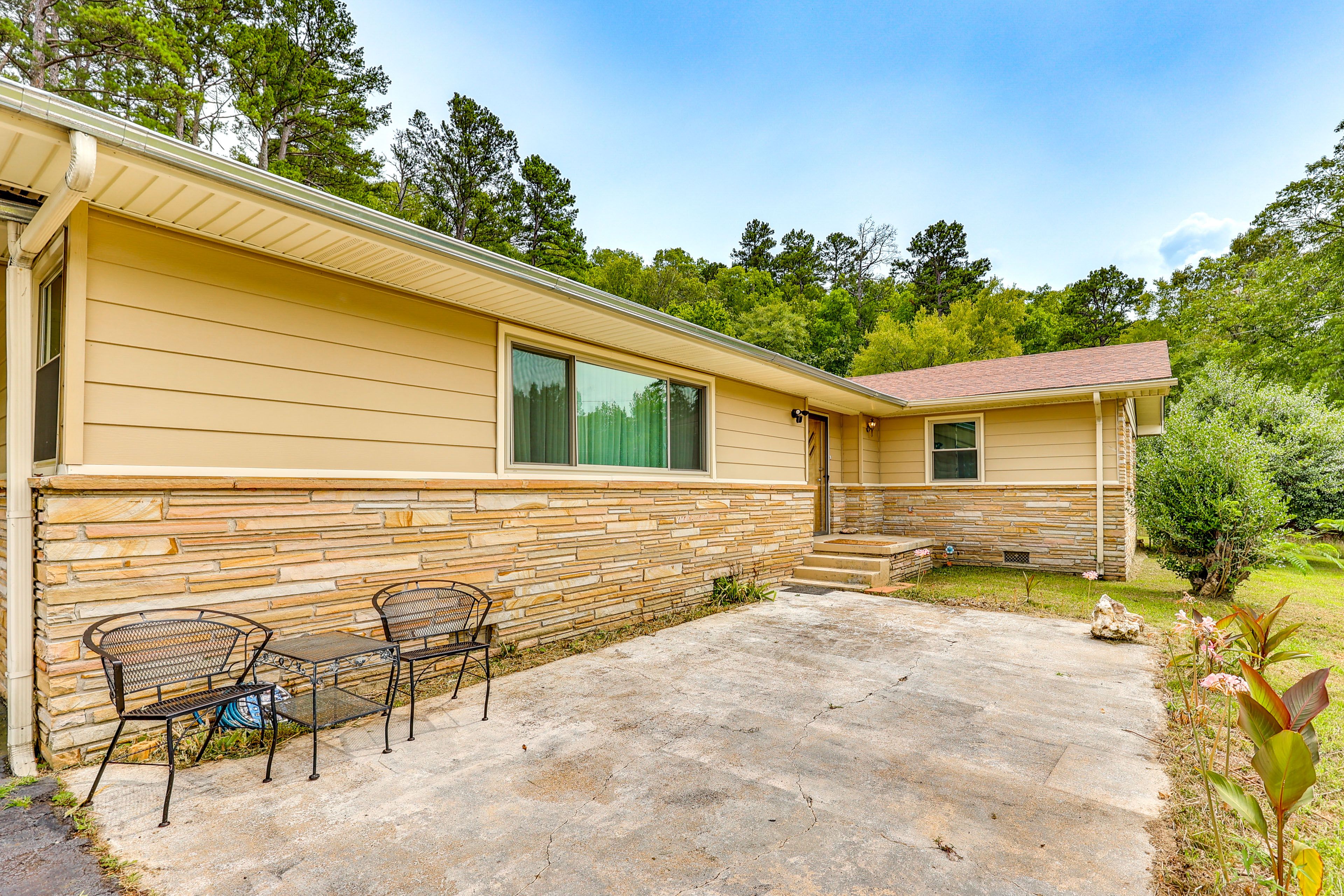 Patio | Outdoor Seating