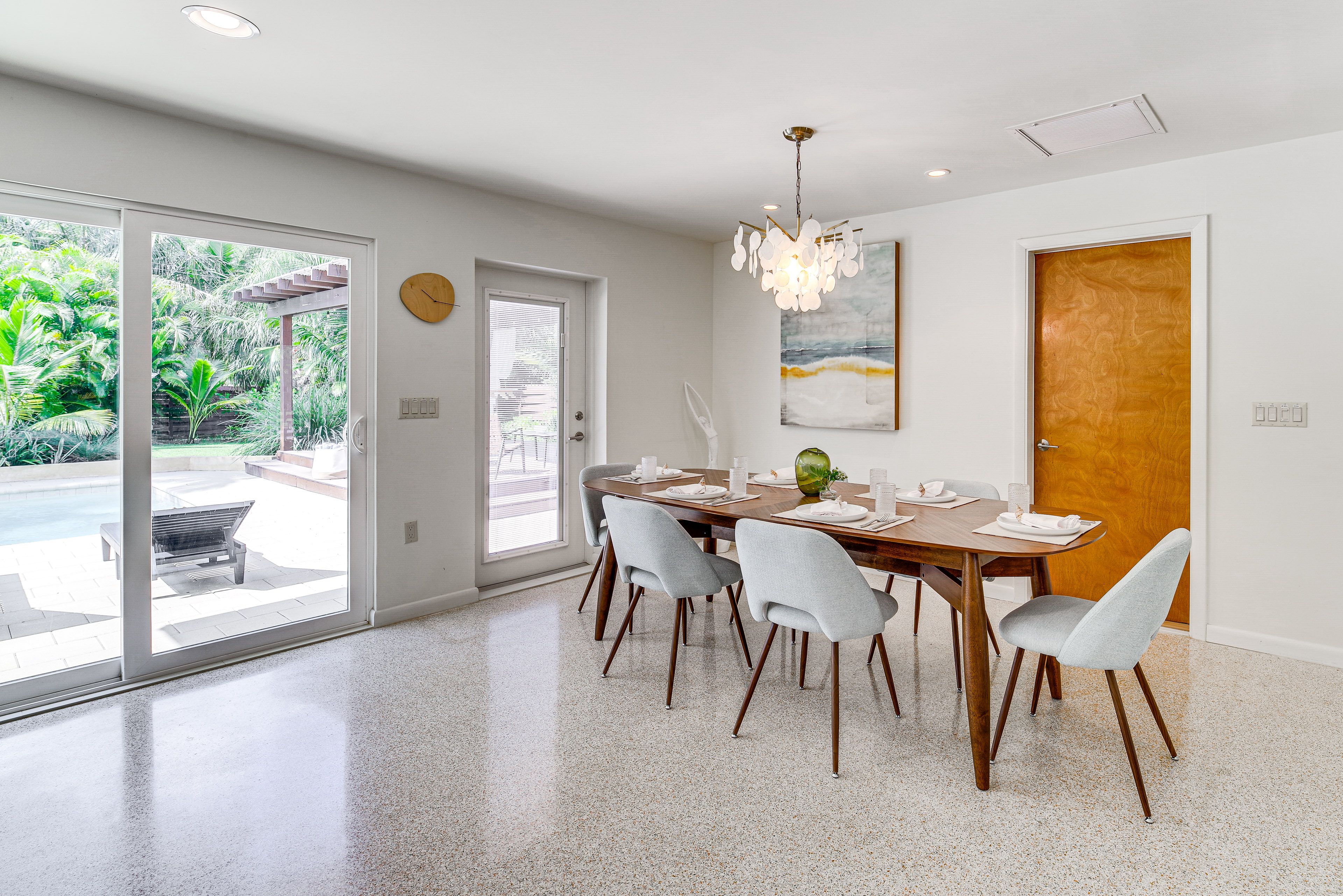 Dining Area | Dishware & Flatware Provided
