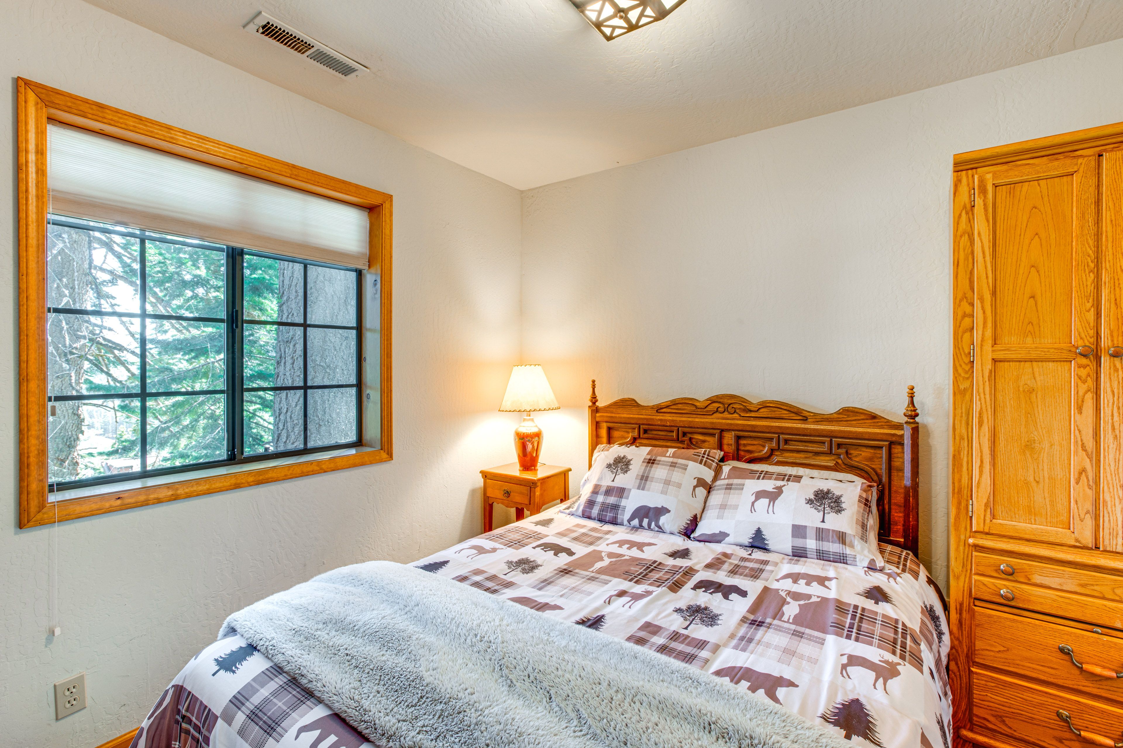 Bedroom 2 | Queen Bed | 3rd Floor