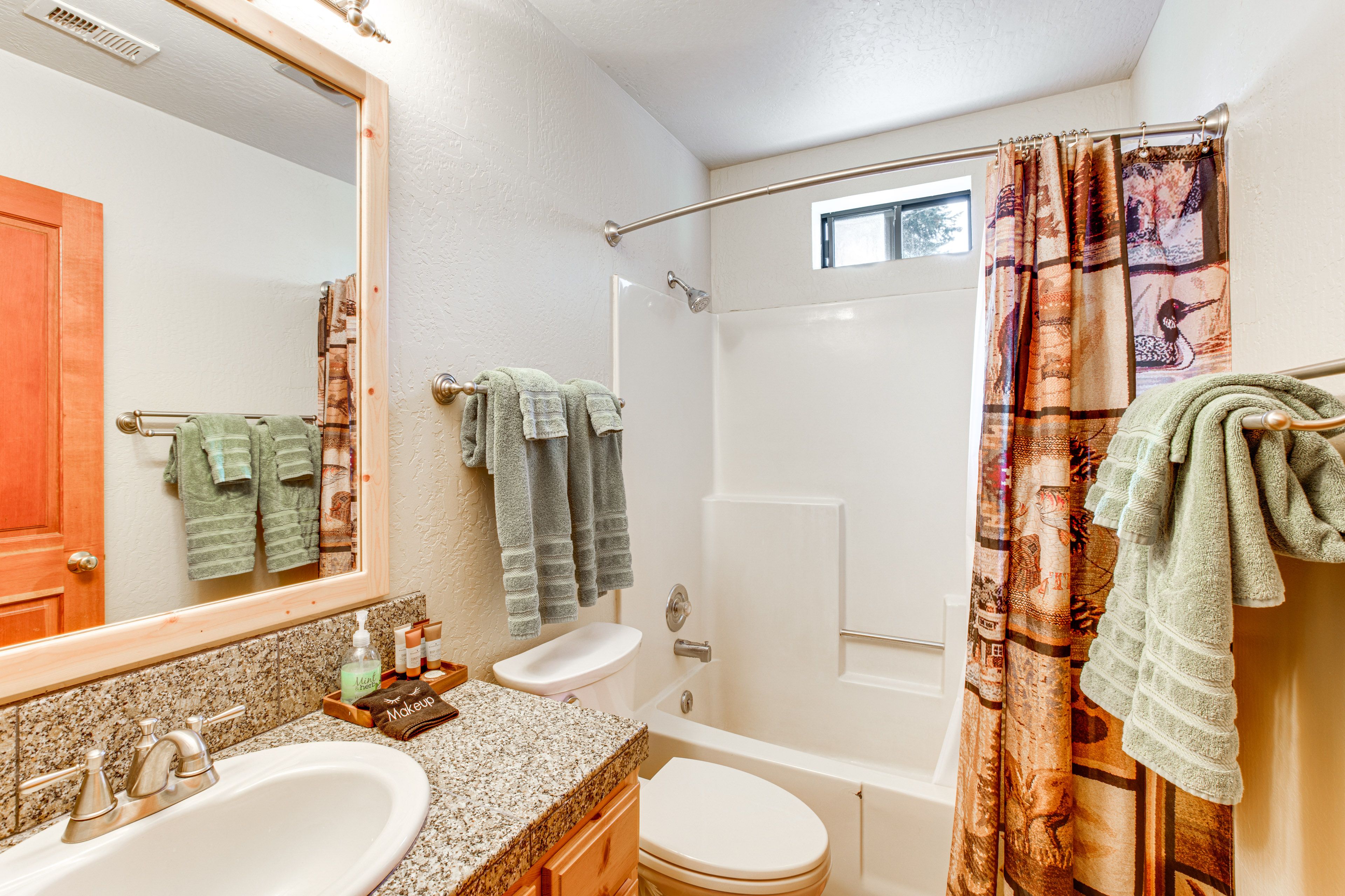 Full Bathroom | Towels Provided | 3rd Floor