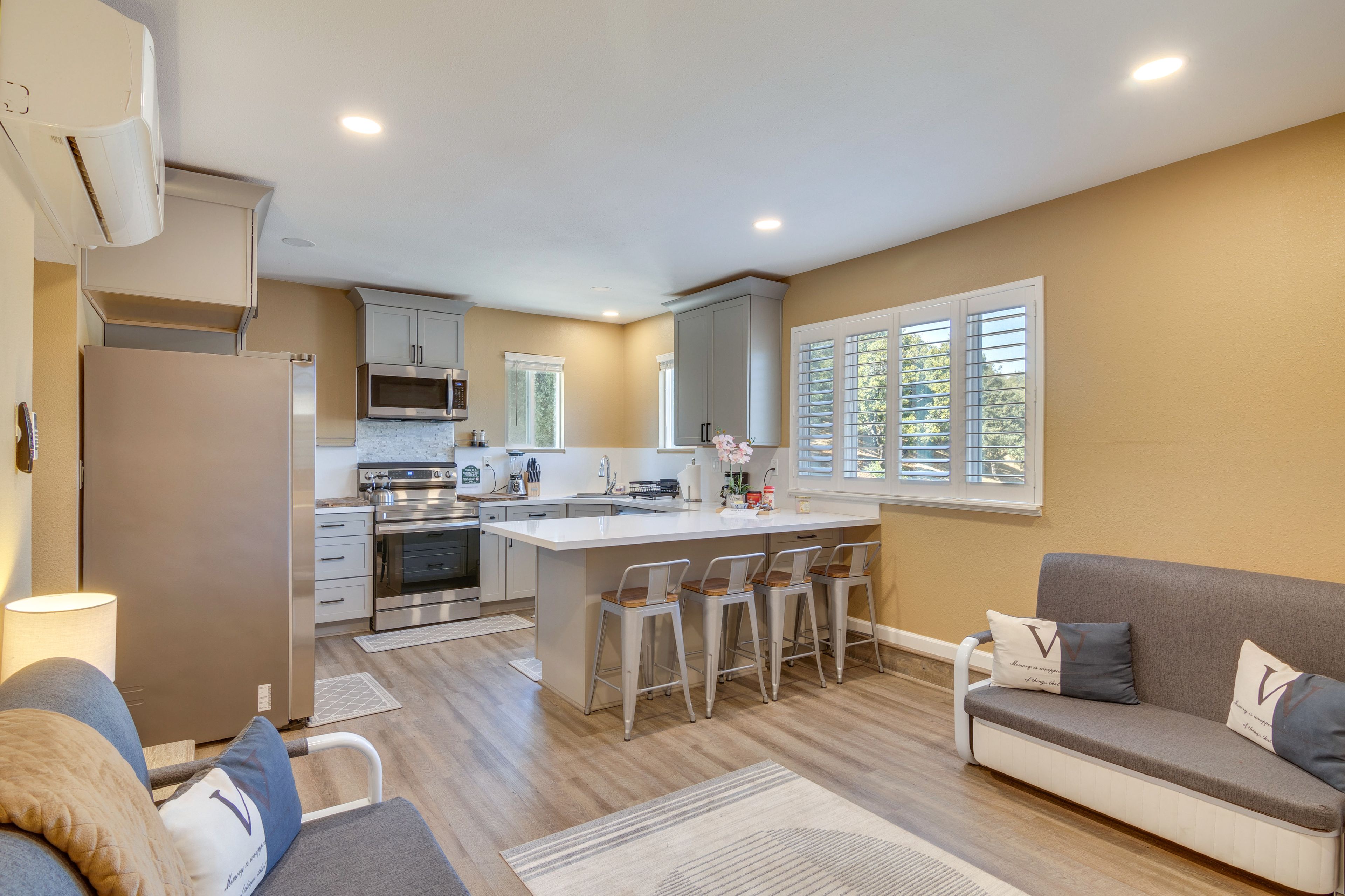 Santa Clarita Vacation Rental | 2BR | 1BA | Step-Free Entry | 700 Sq Ft