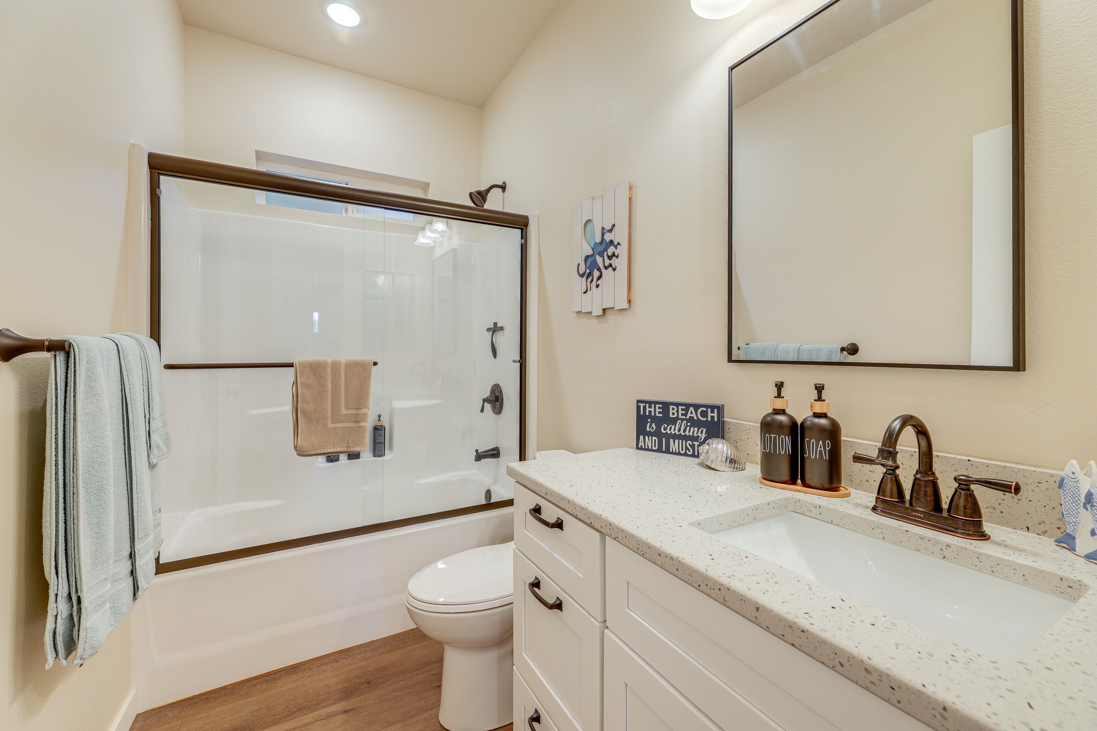 Full Bathroom | Complimentary Toiletries