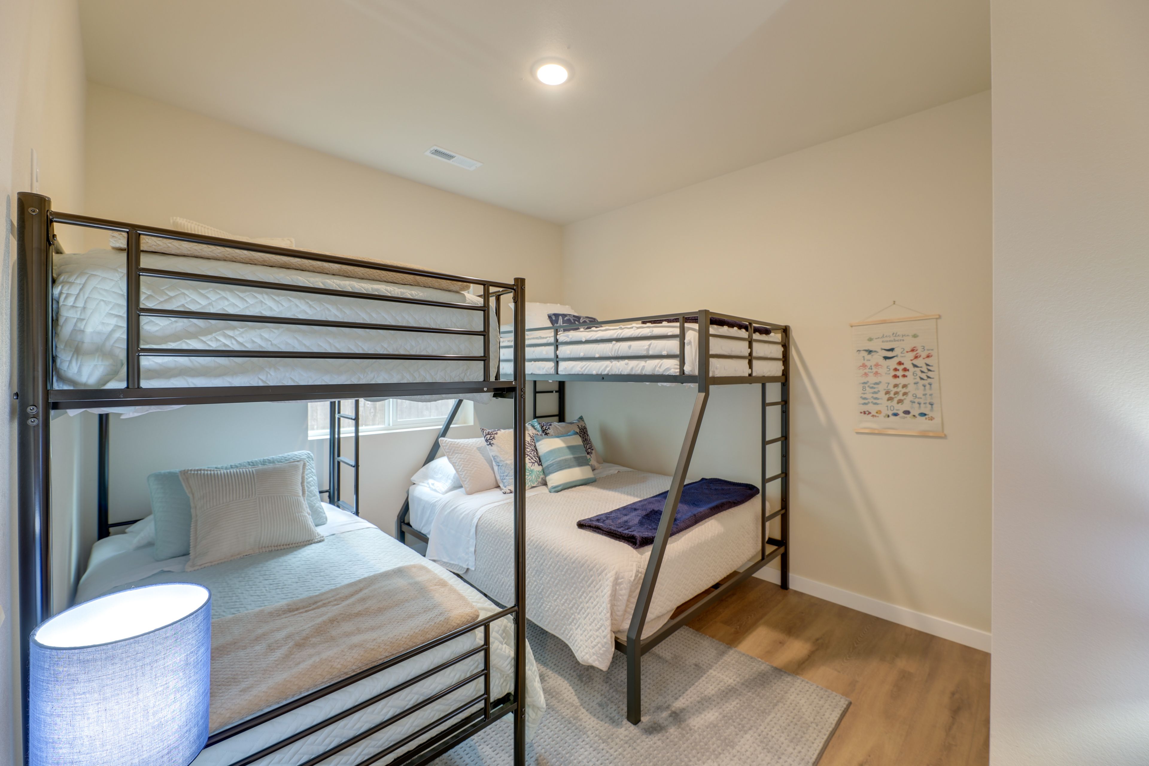 Bedroom 3 | Twin/Queen Bunk Bed | Twin Bunk Bed