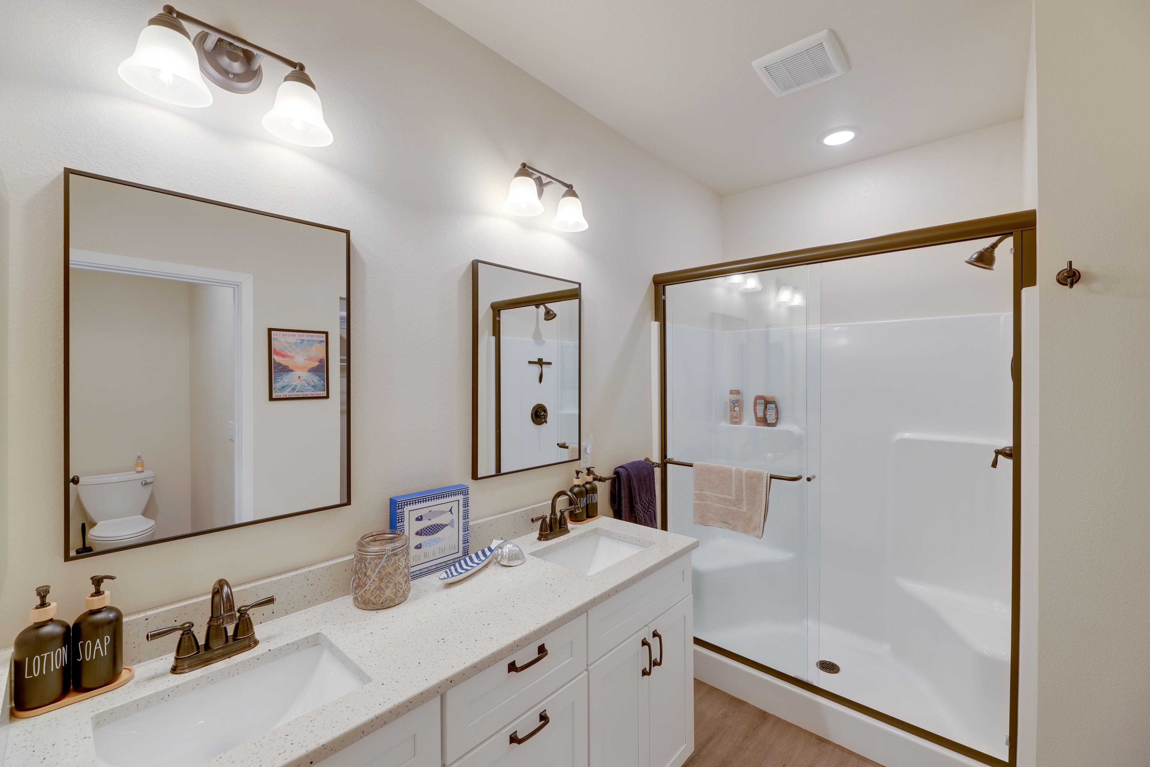 En-Suite Bathroom | Towels Provided