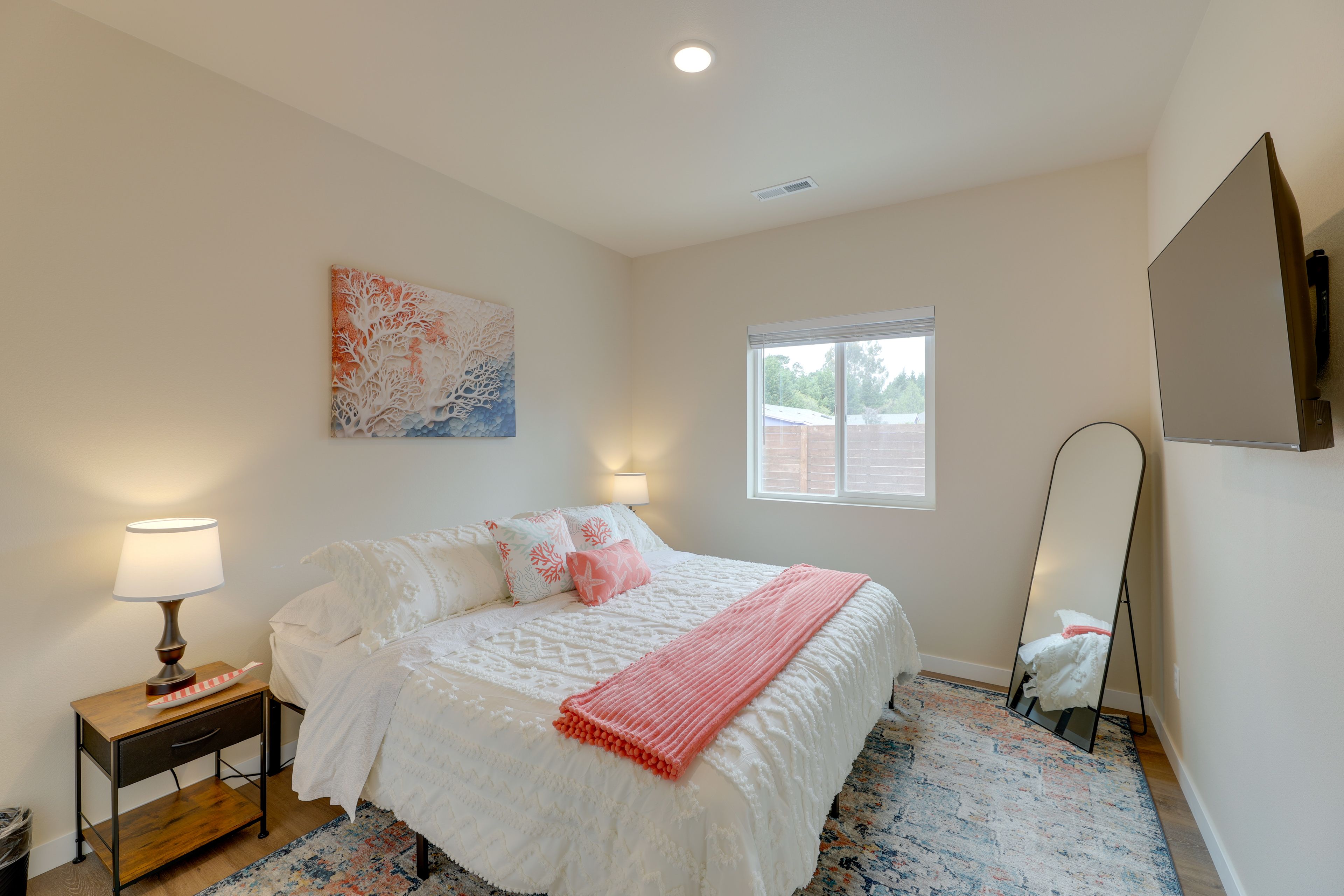 Bedroom 2 | King Bed | Smart TV