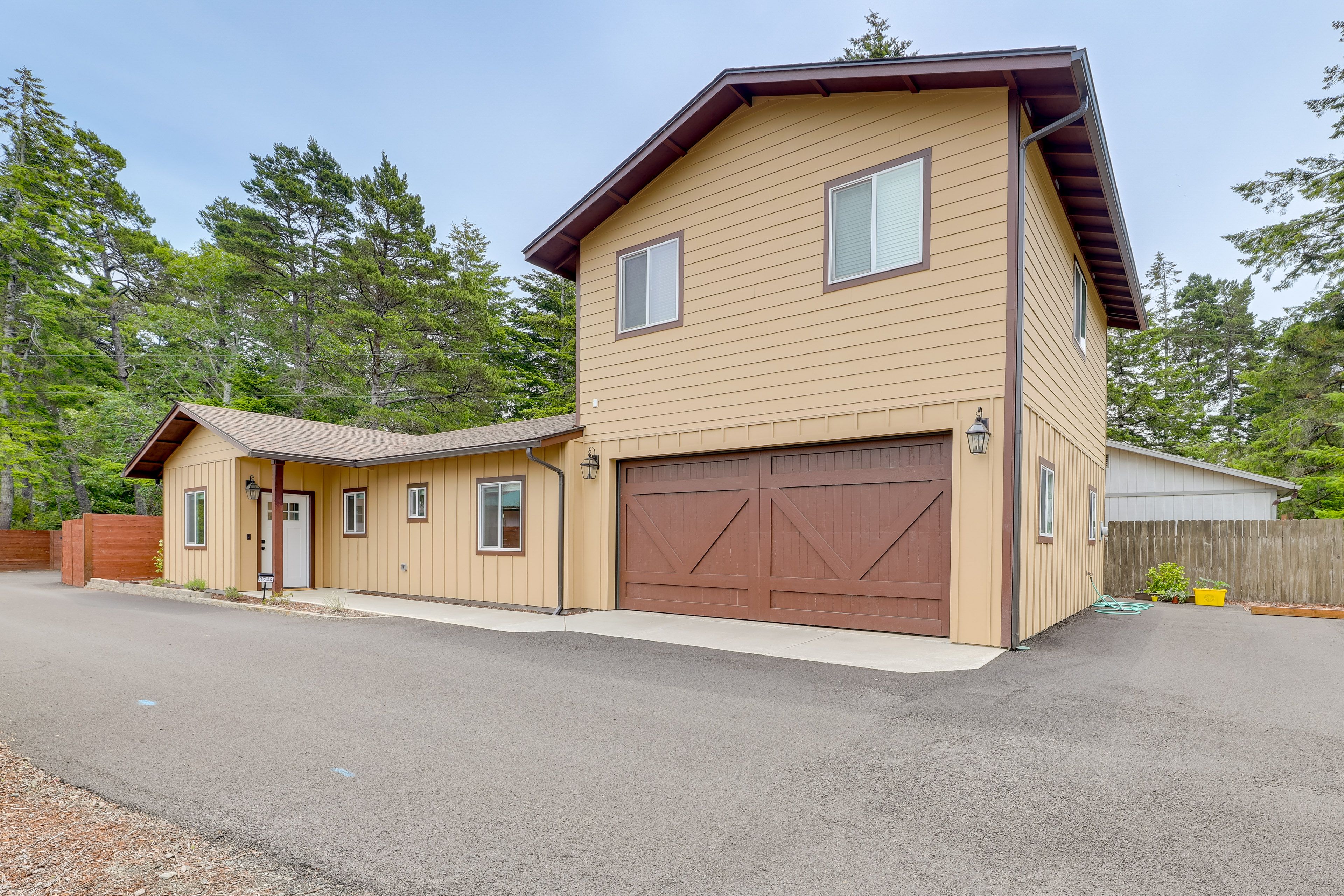 Parking | Driveway (2 Vehicles) | 1 RV Space Available