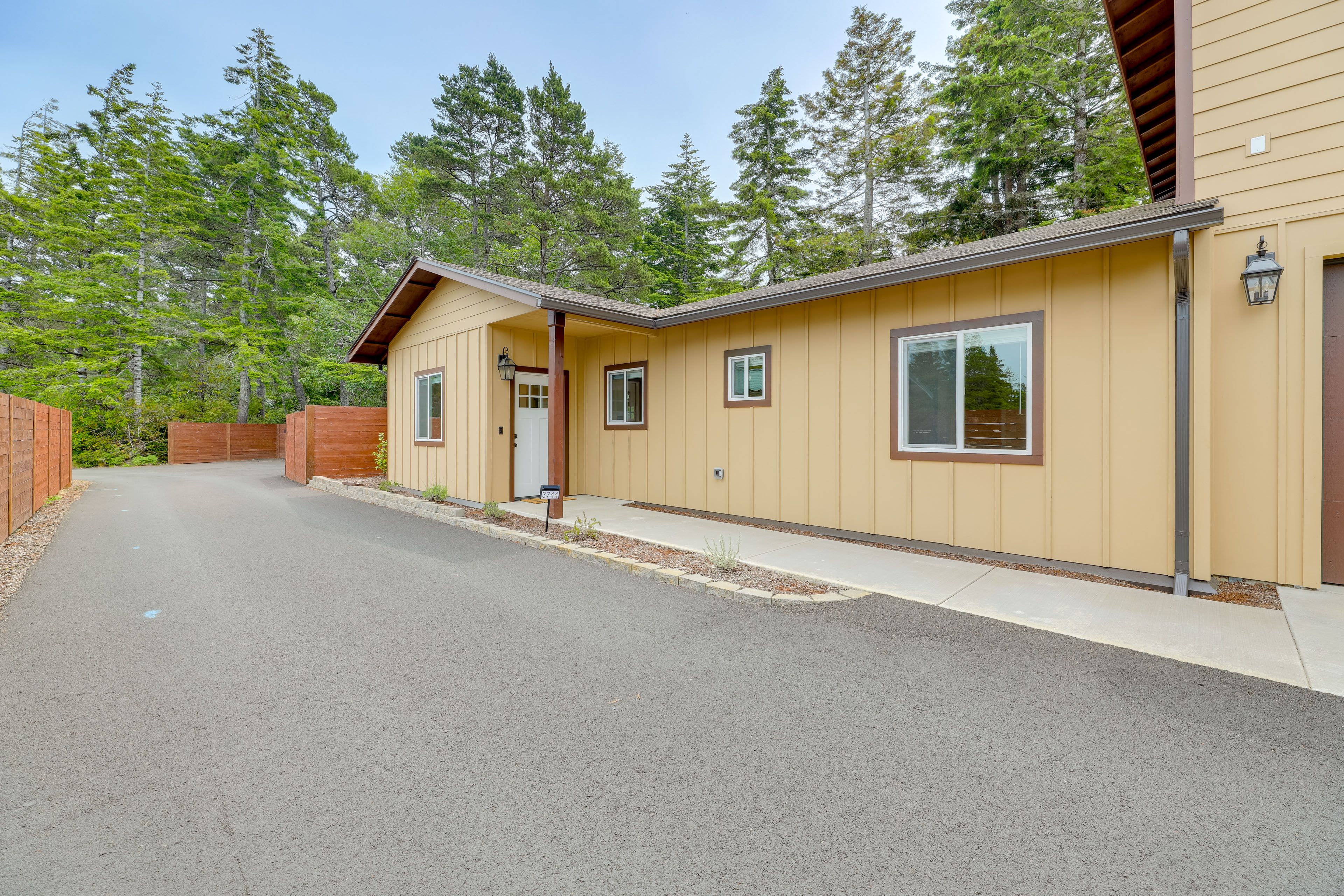Exterior | Front Entryway