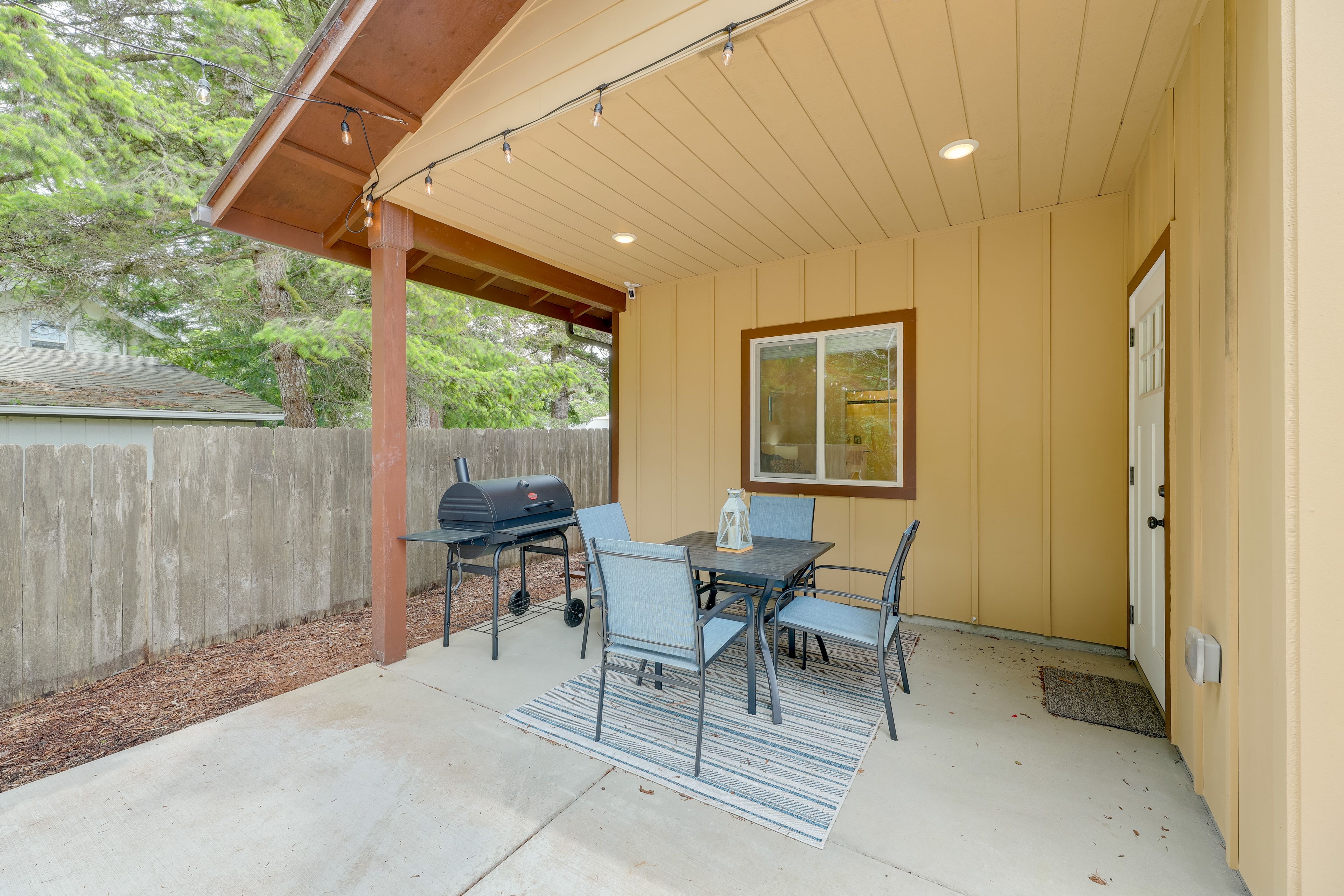 Patio | Outdoor Dining Table