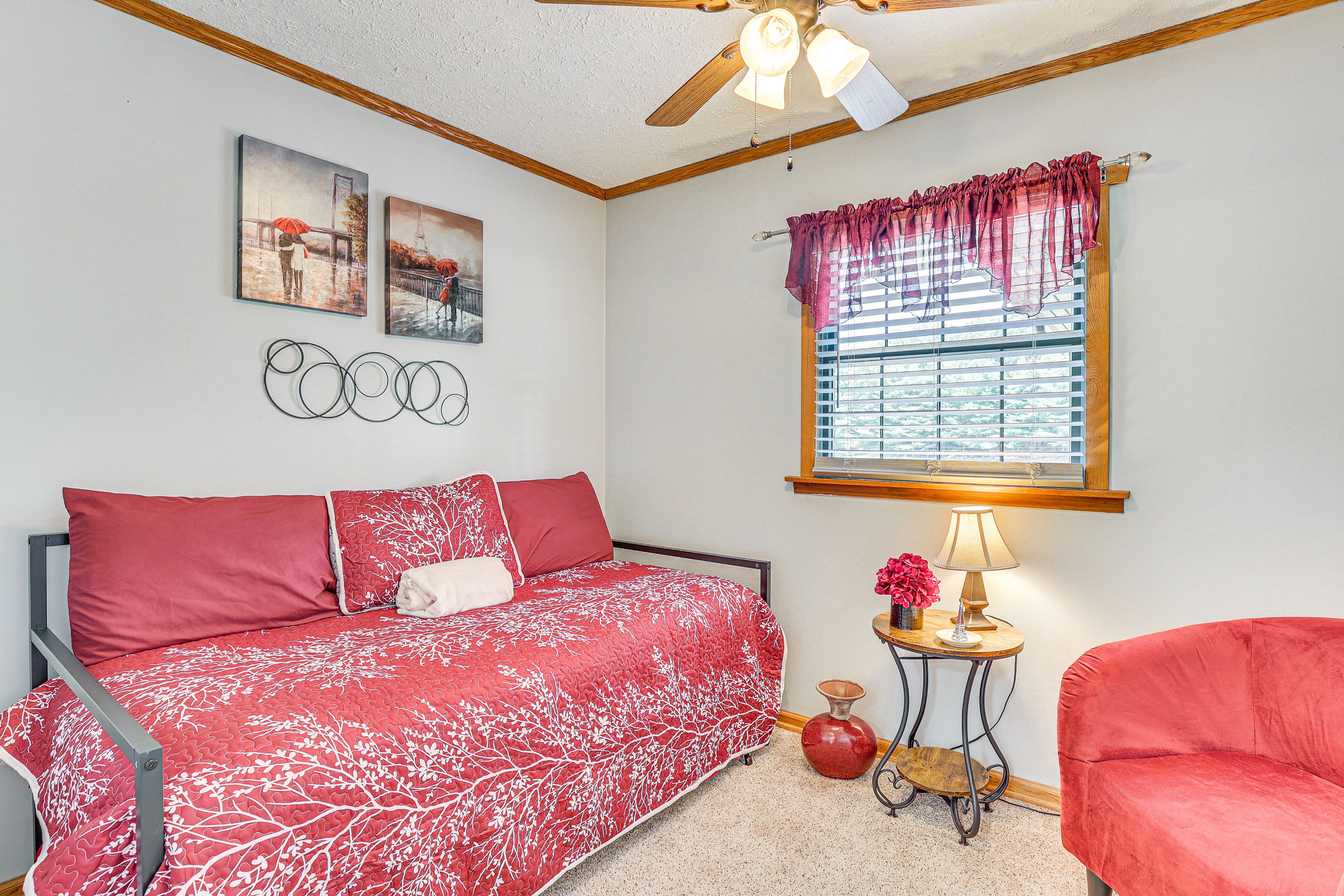 Bedroom 2 | Twin Daybed w/ Twin Trundle | 1st Floor