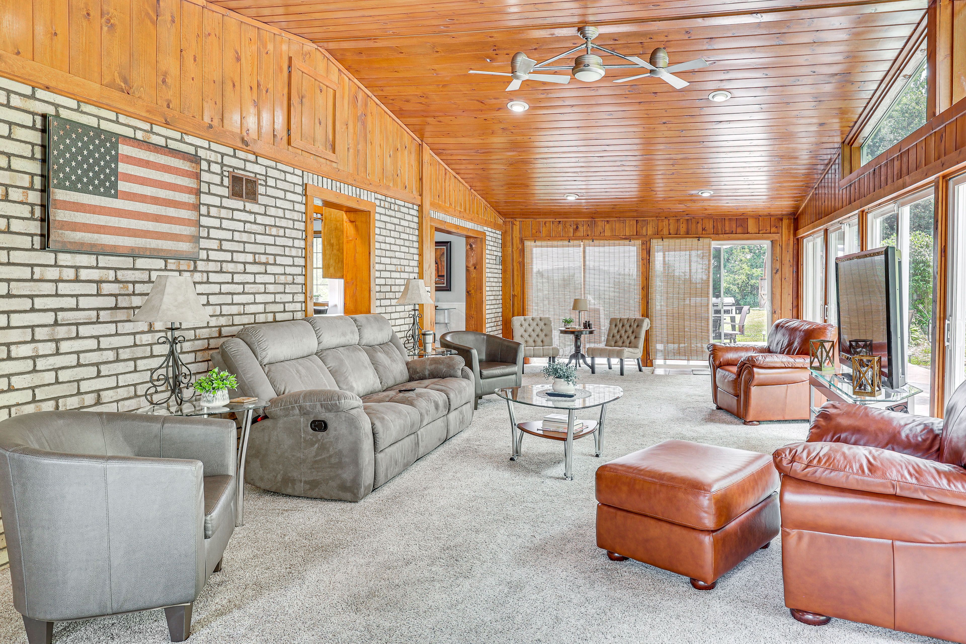 Living Room | Smart TV | Central A/C