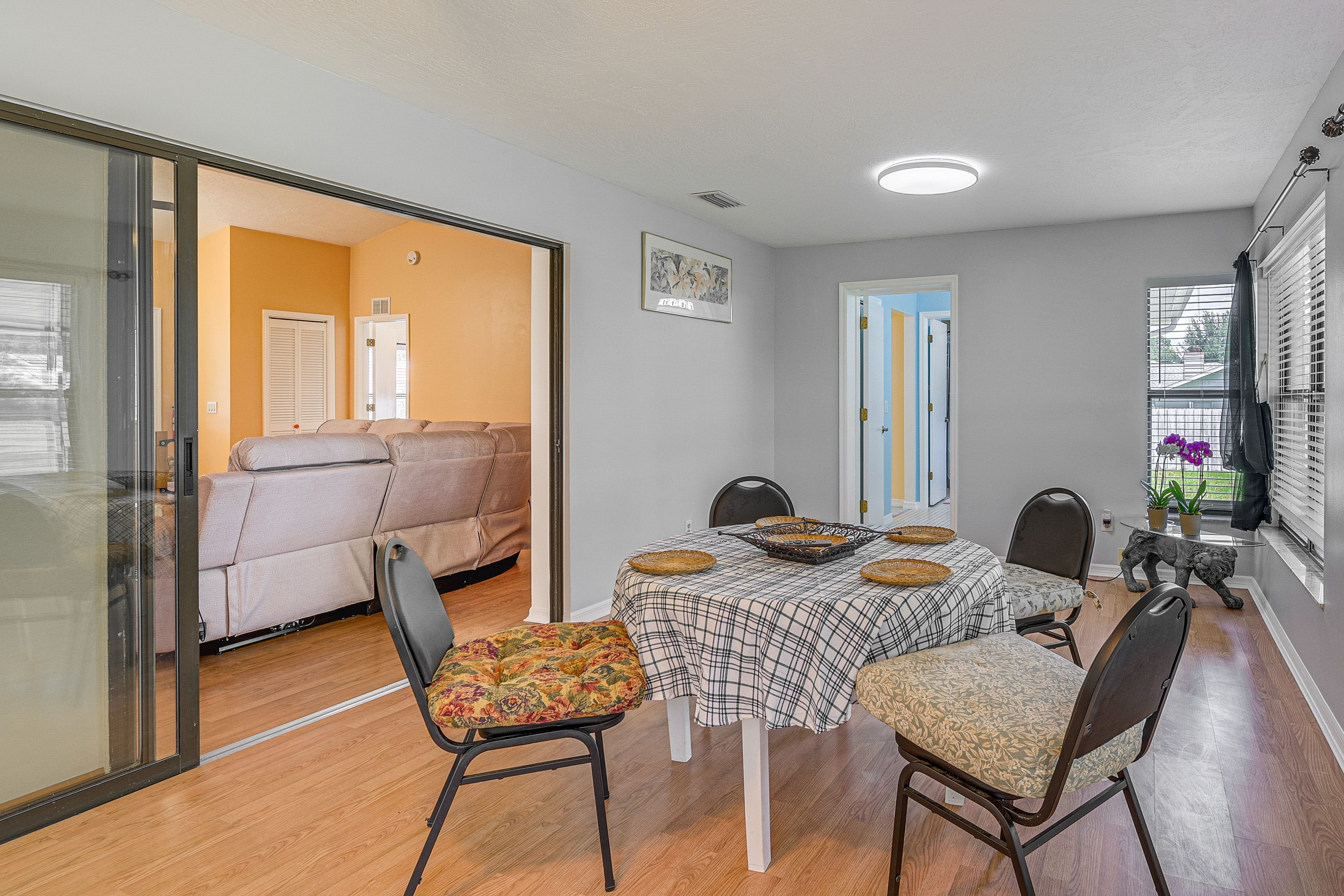 Sunroom | Addt'l Dining Space
