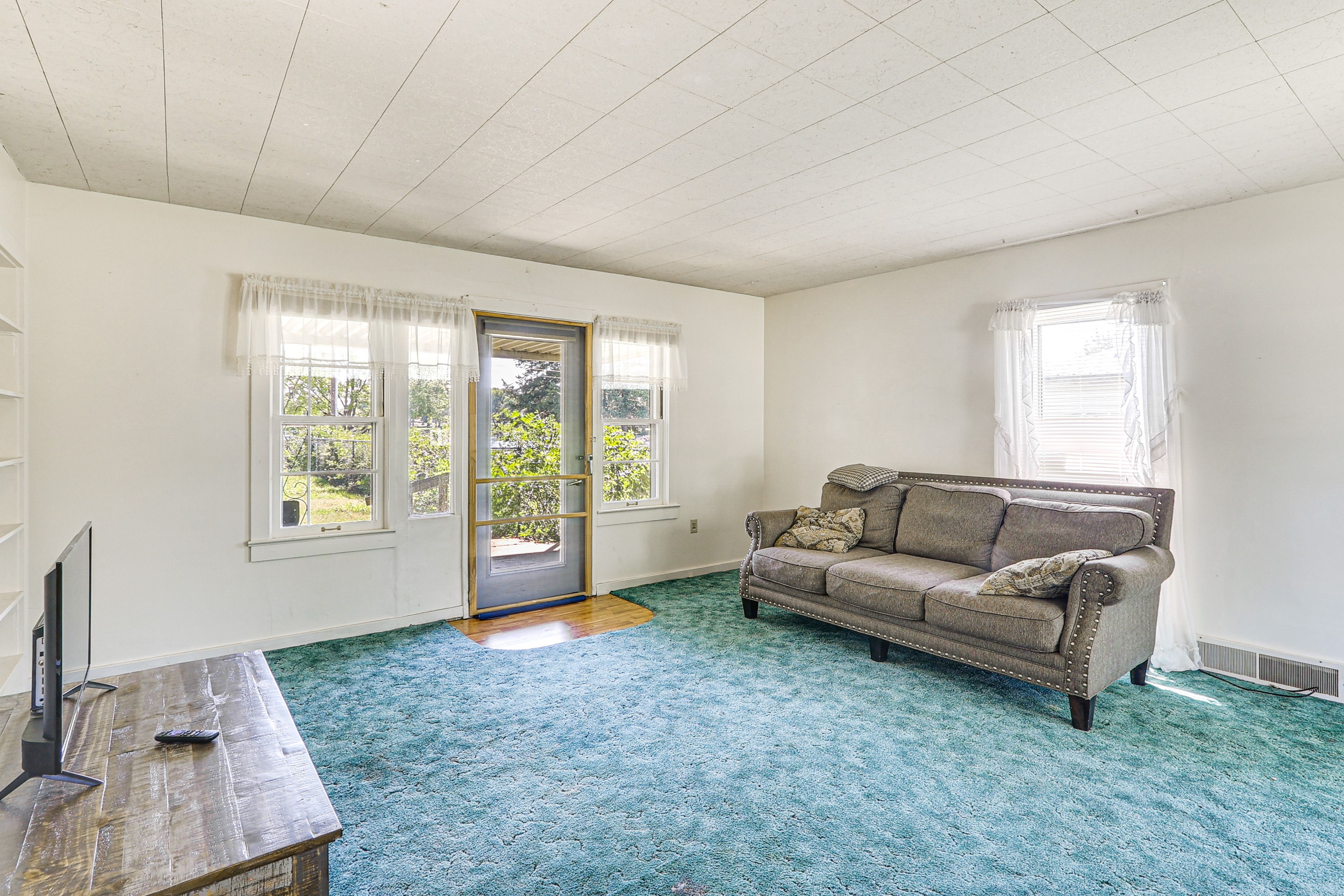 Living Room | Smart TV
