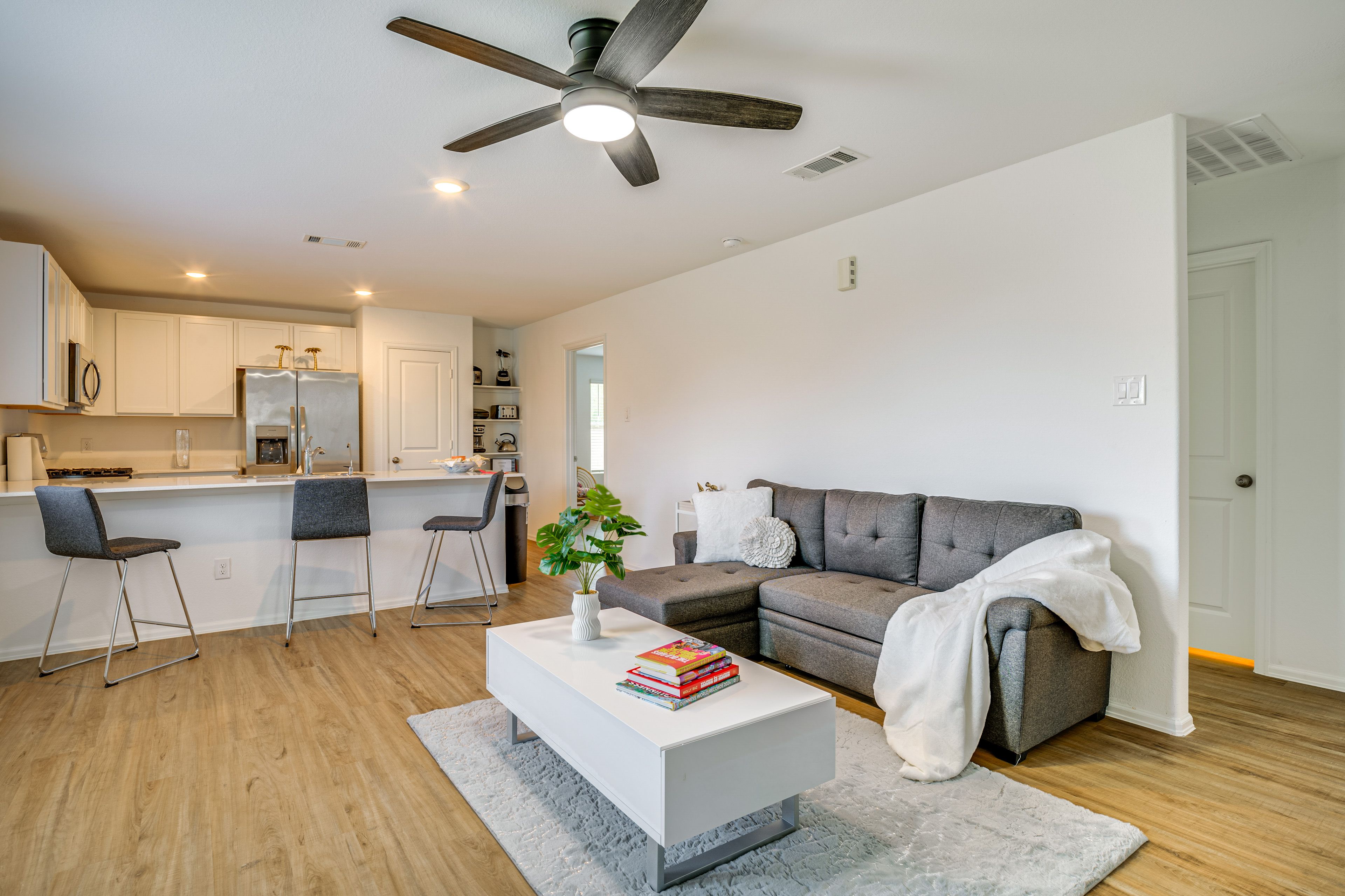 Living Room | Full Sleeper Sofa | Free WiFi | Central A/C & Heat