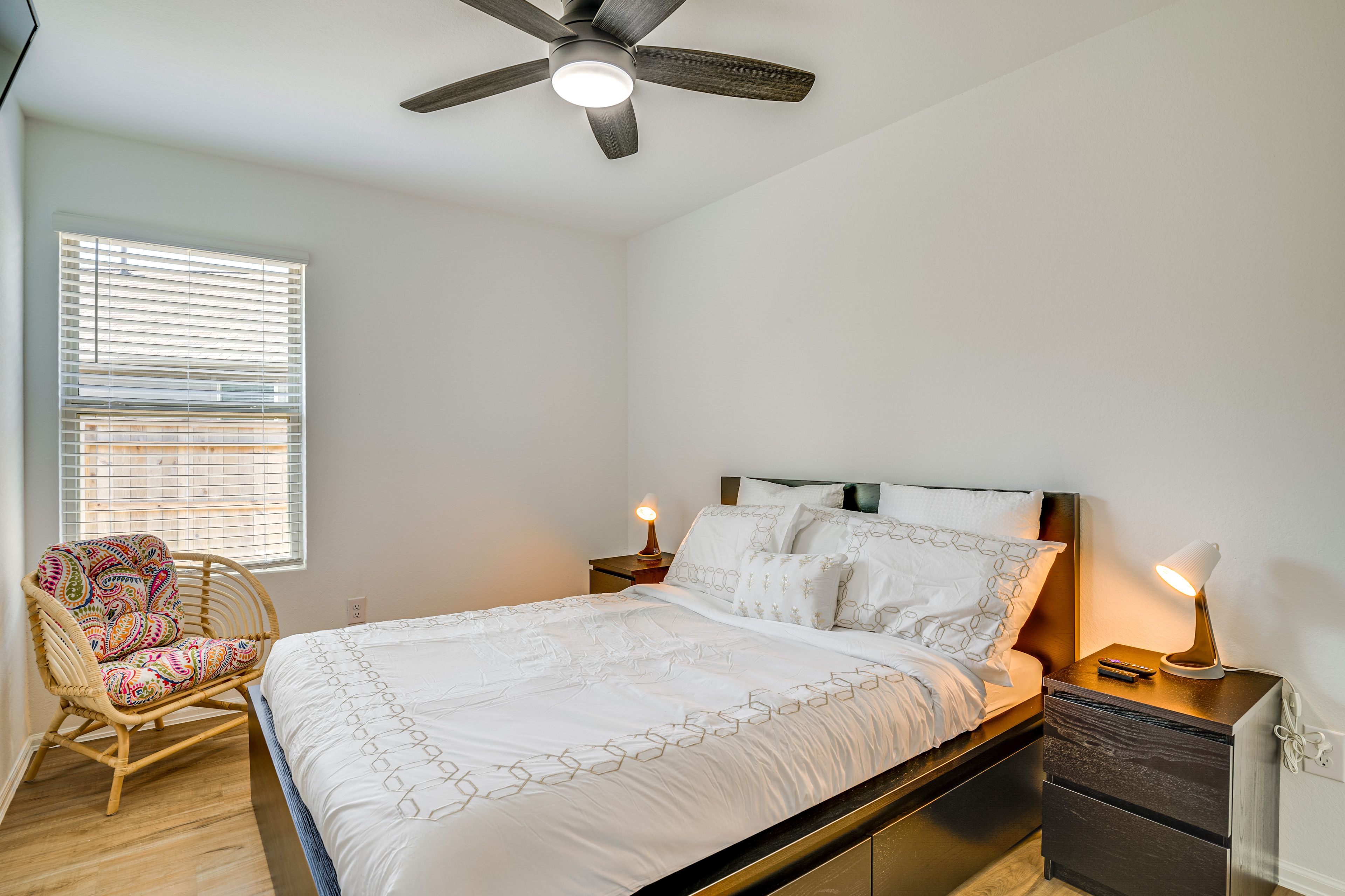 Bedroom 2 | Queen Bed