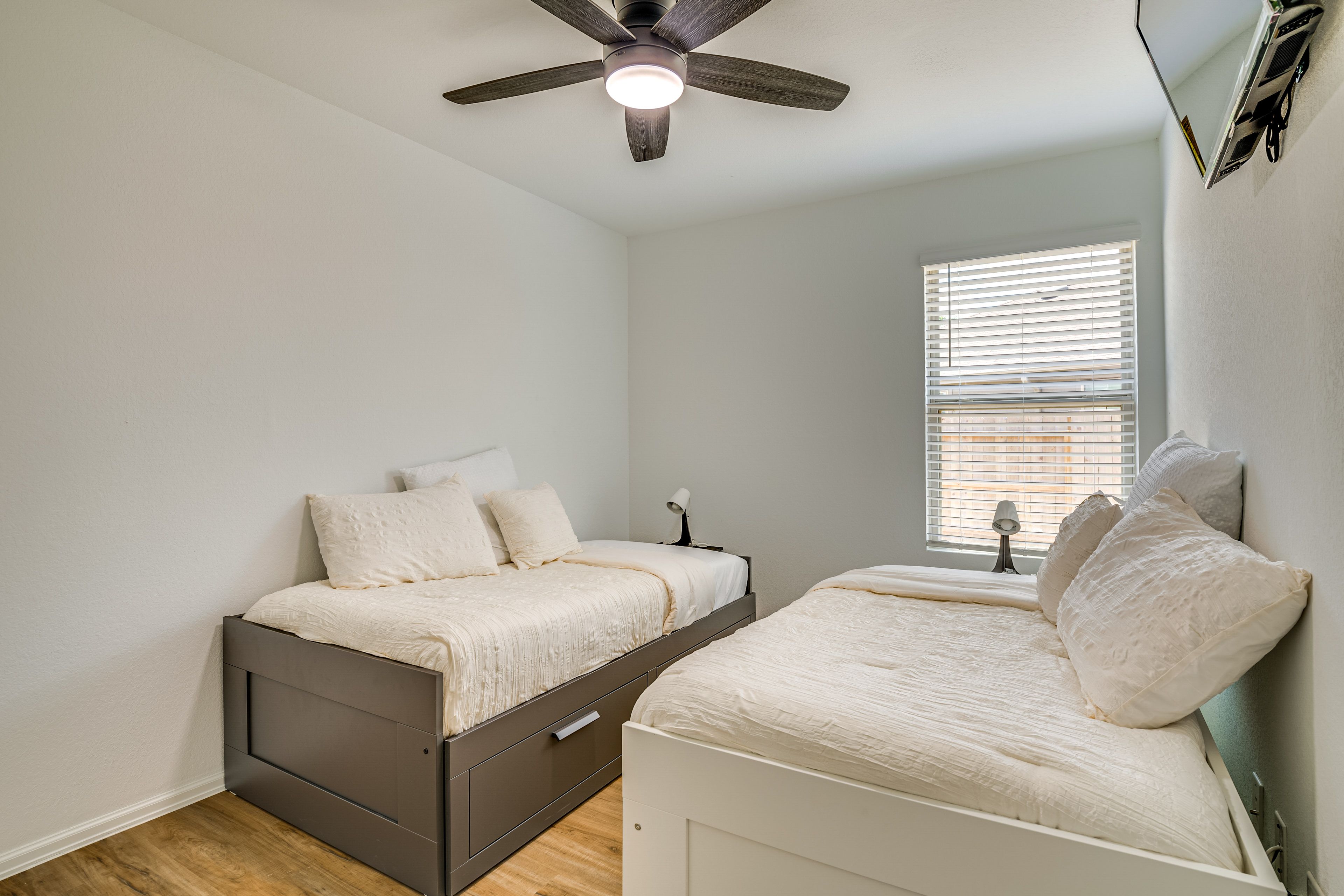Bedroom 3 | 2 Twin Daybeds