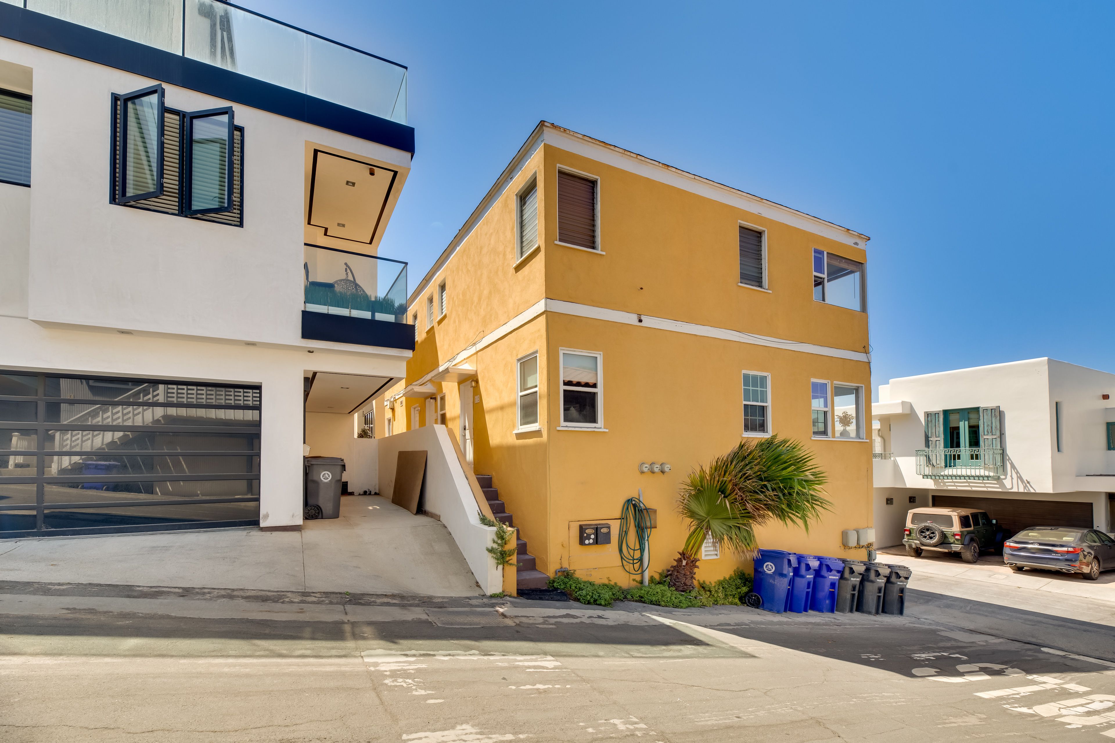 Triplex Exterior