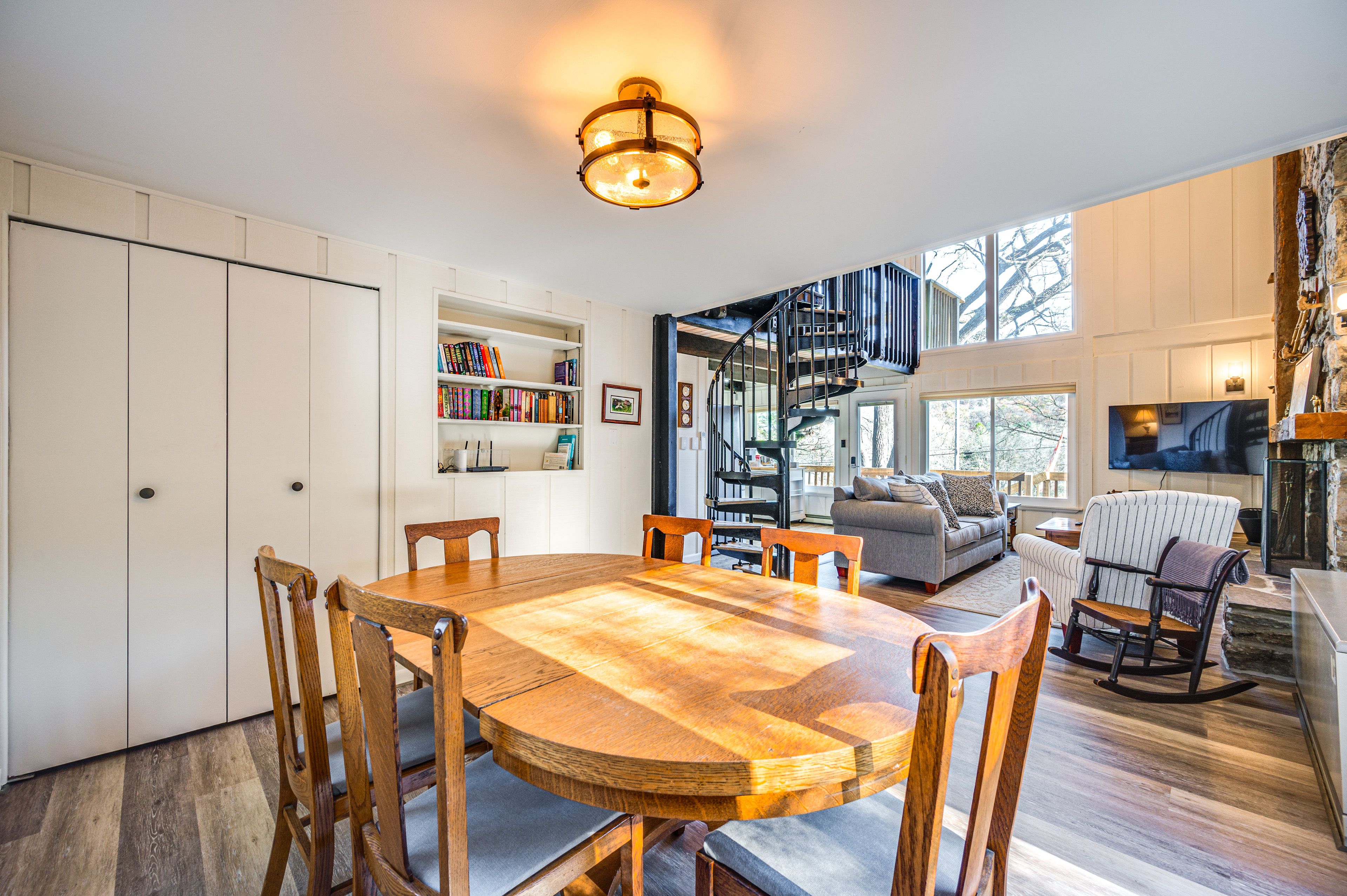 Dining Area | 1st Floor | Dishware/Flatware | Trash Bags/Paper Towels