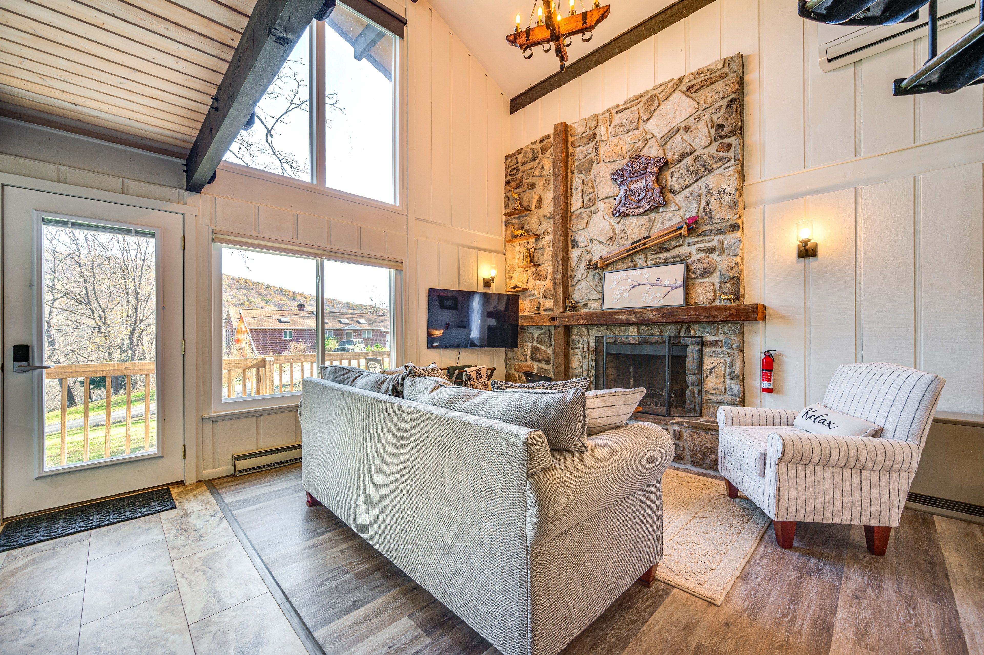 Living Room | Full Sleeper Sofa | 1st Floor | Flat-Screen TV | Fireplace