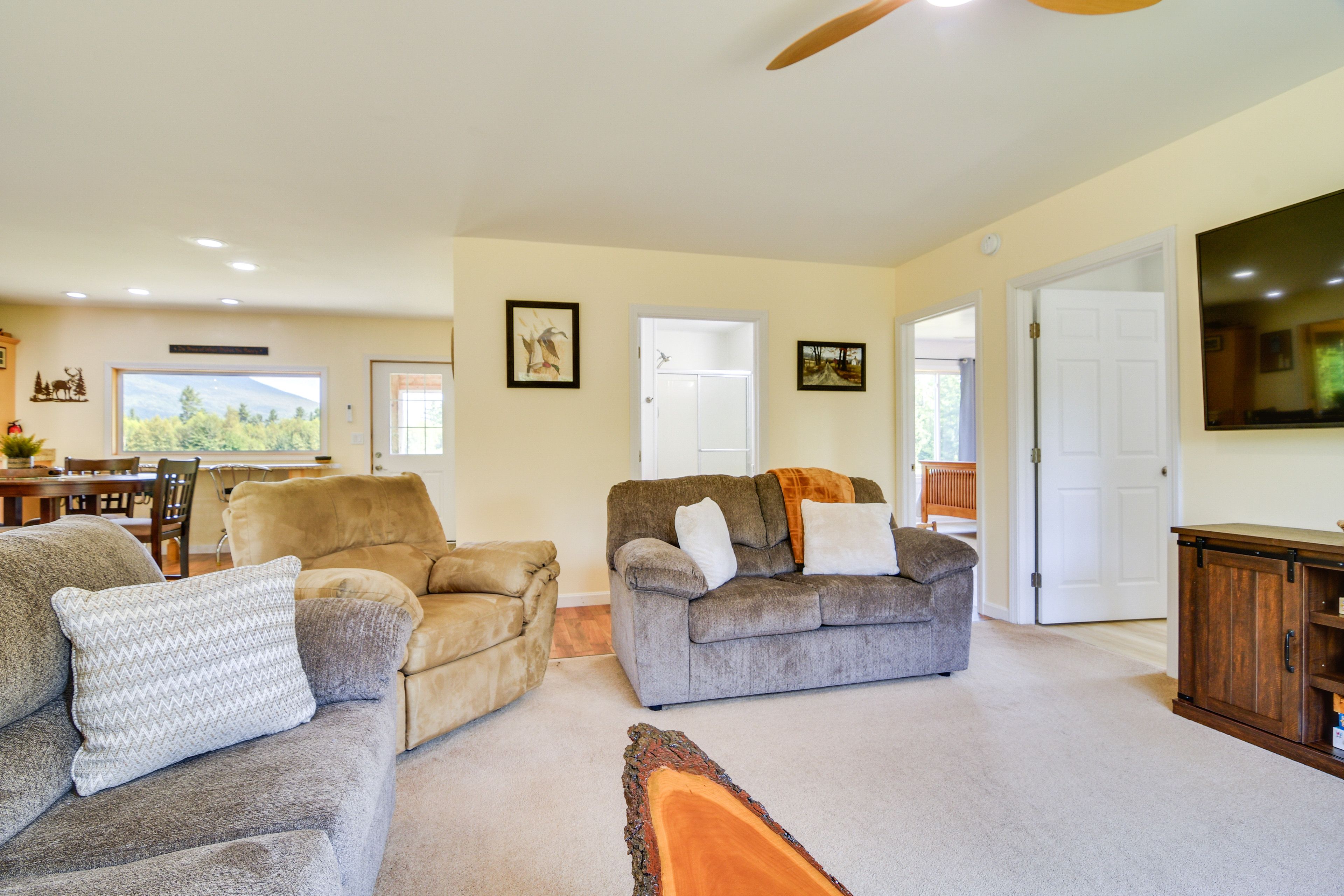 Living Room | Board Games | TV | Free WiFi | Central Heating & A/C