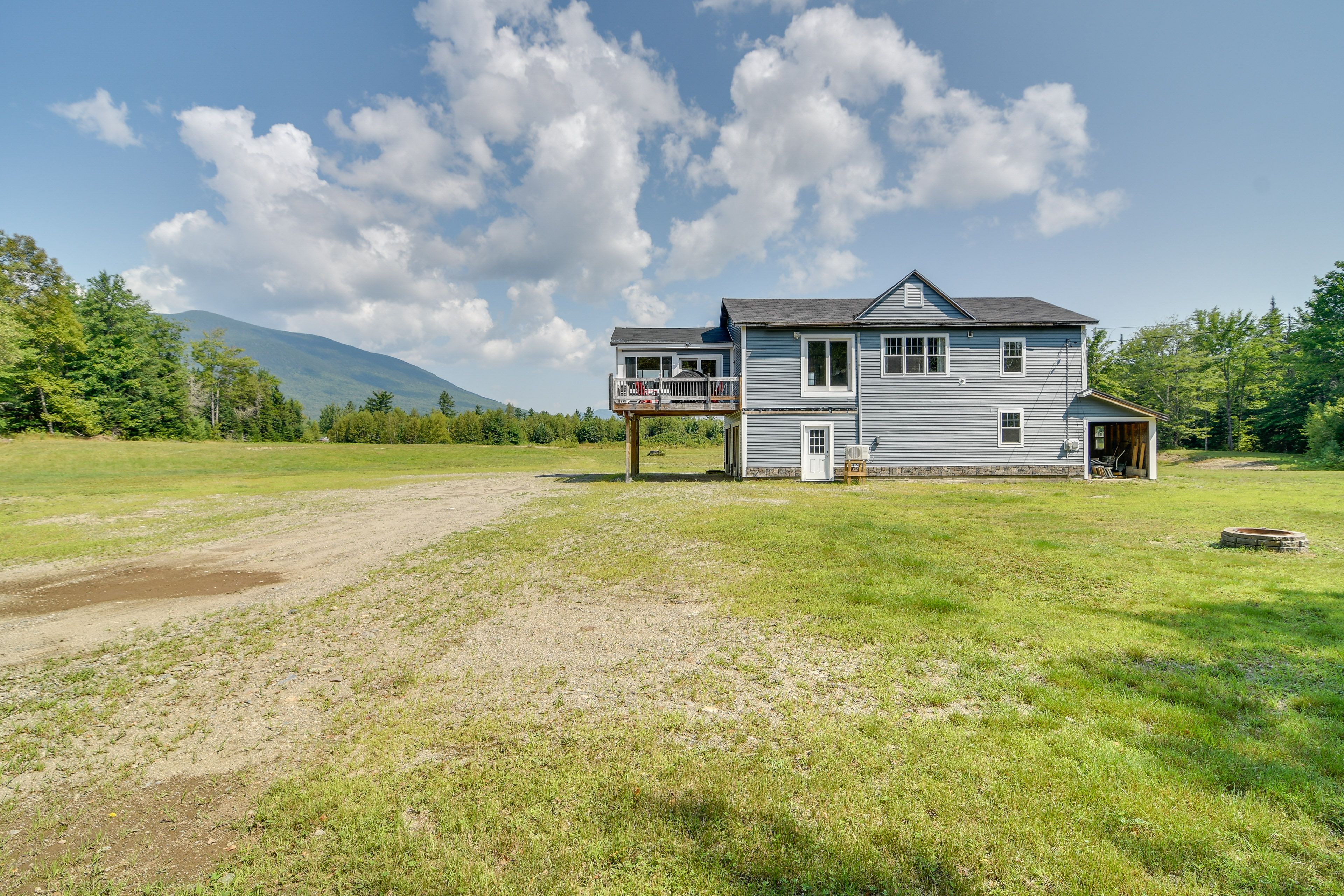 Parking | Driveway (8 Vehicles) | Trailer Parking | ATV & Snowmobile Parking