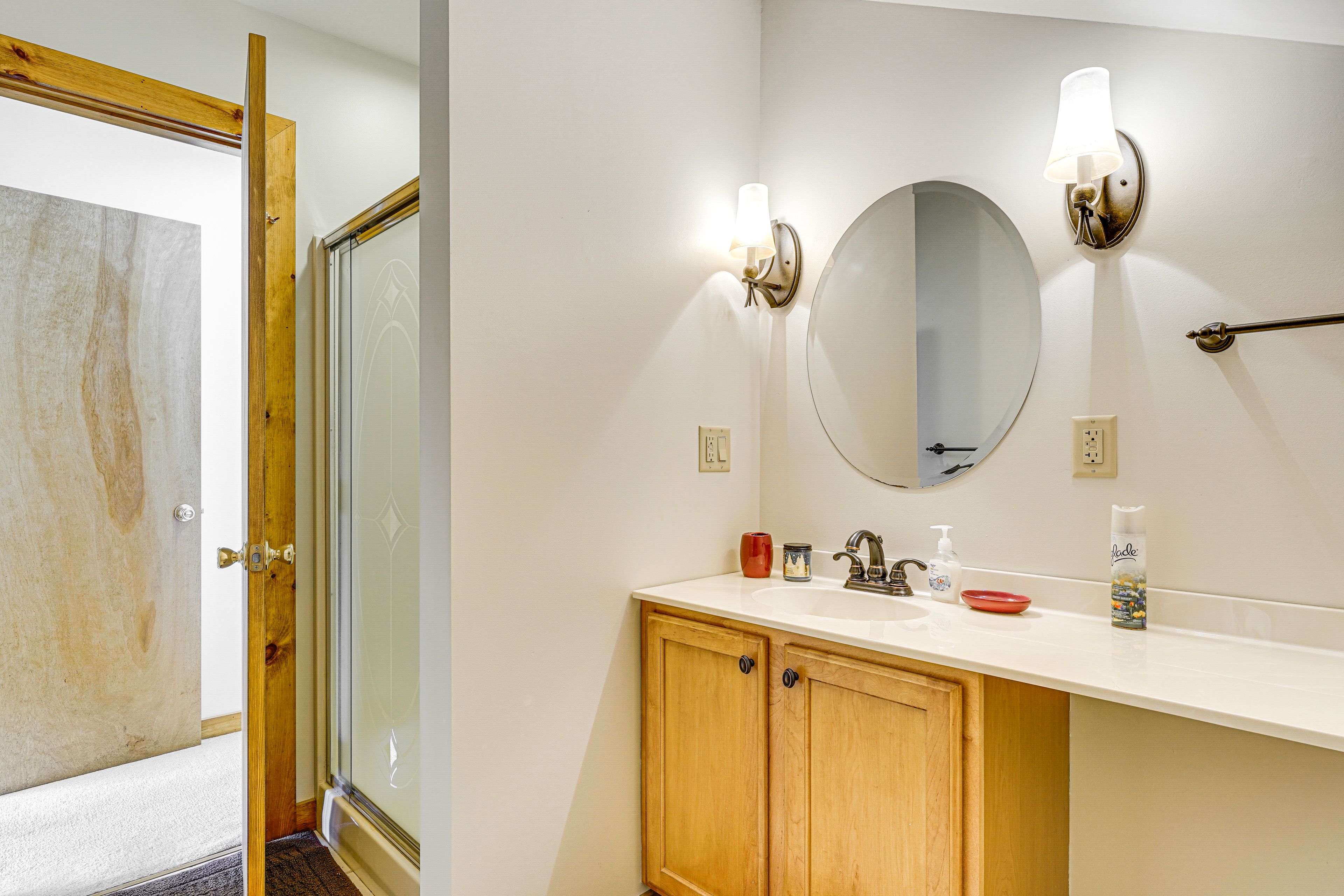 Full Bathroom | 2nd Floor