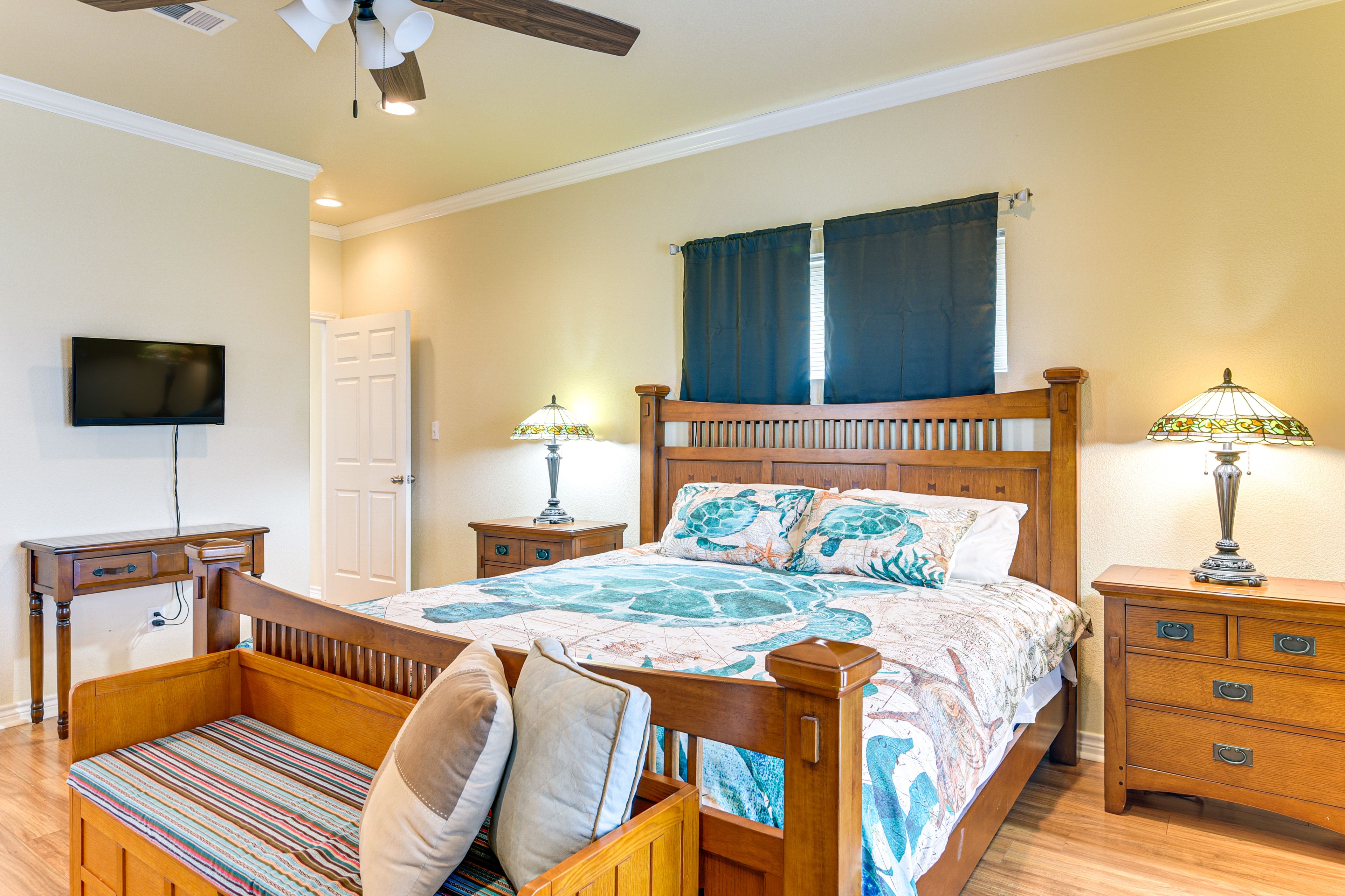 Bedroom 1 | King Bed | En-Suite Bathroom