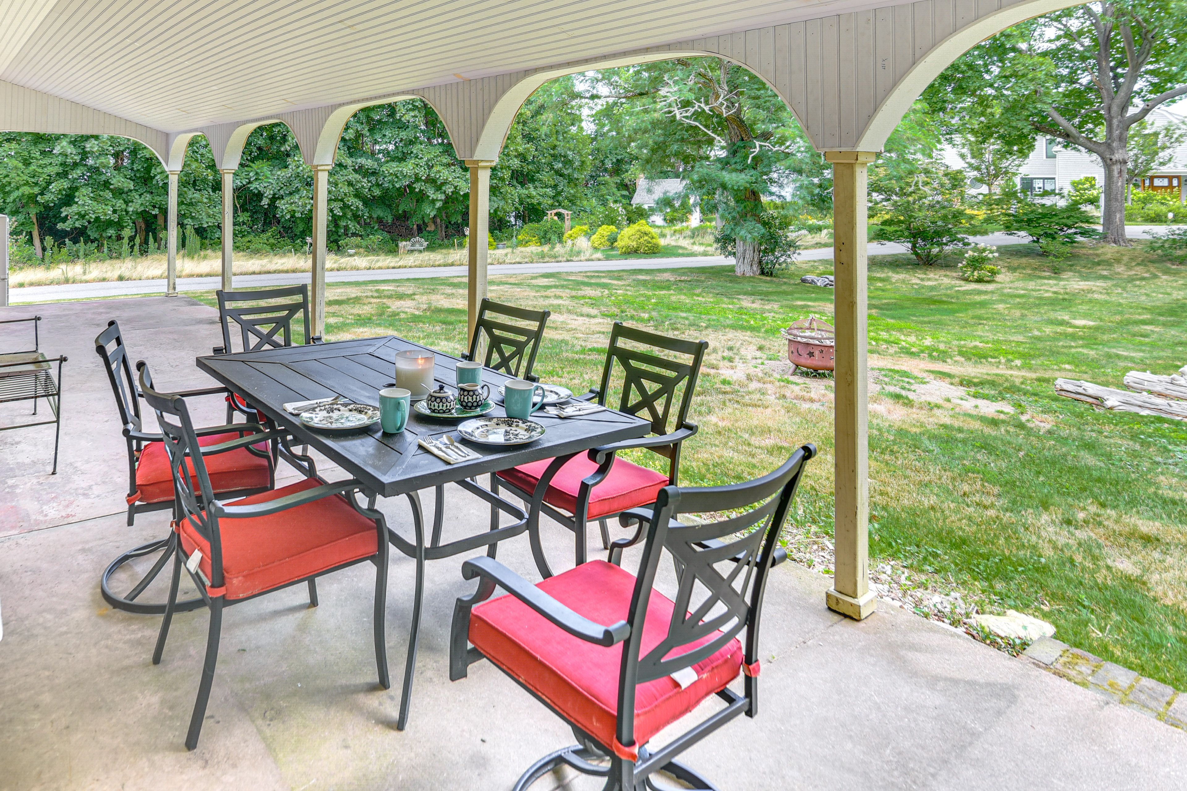 Wraparound Porch | Dining Area | Fire Pit