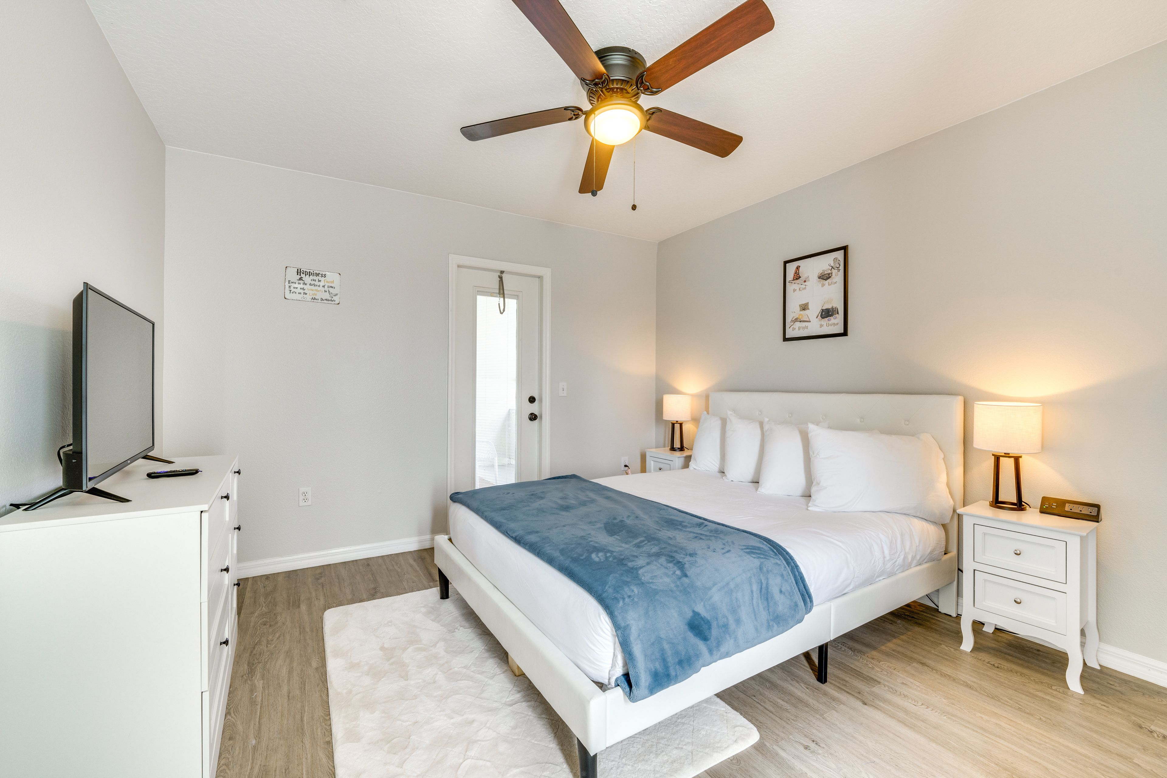 Bedroom 5 | Queen Bed | 2nd Floor | Smart TV