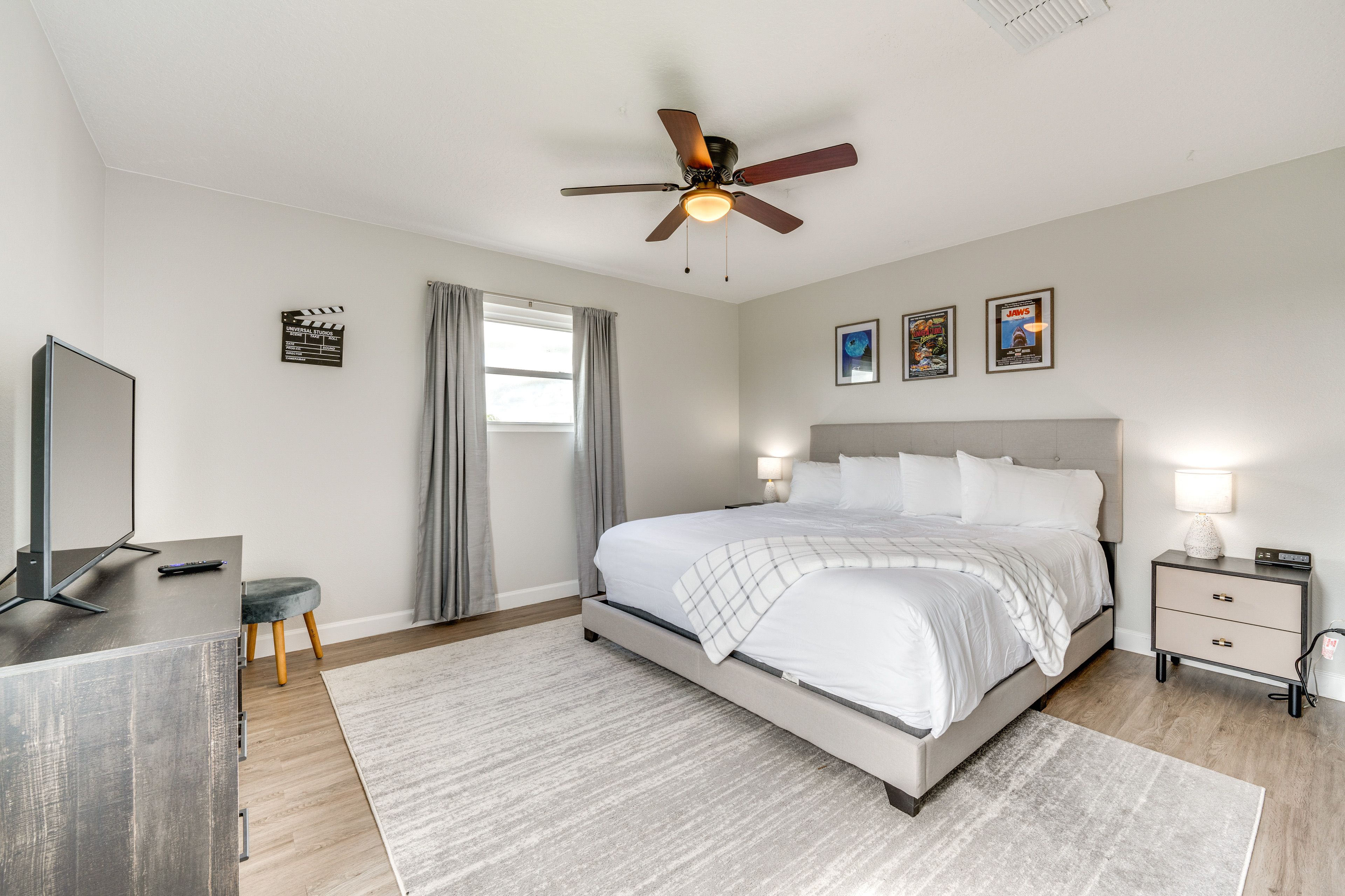 Bedroom 6 | King Bed | 2nd Floor | Smart TV