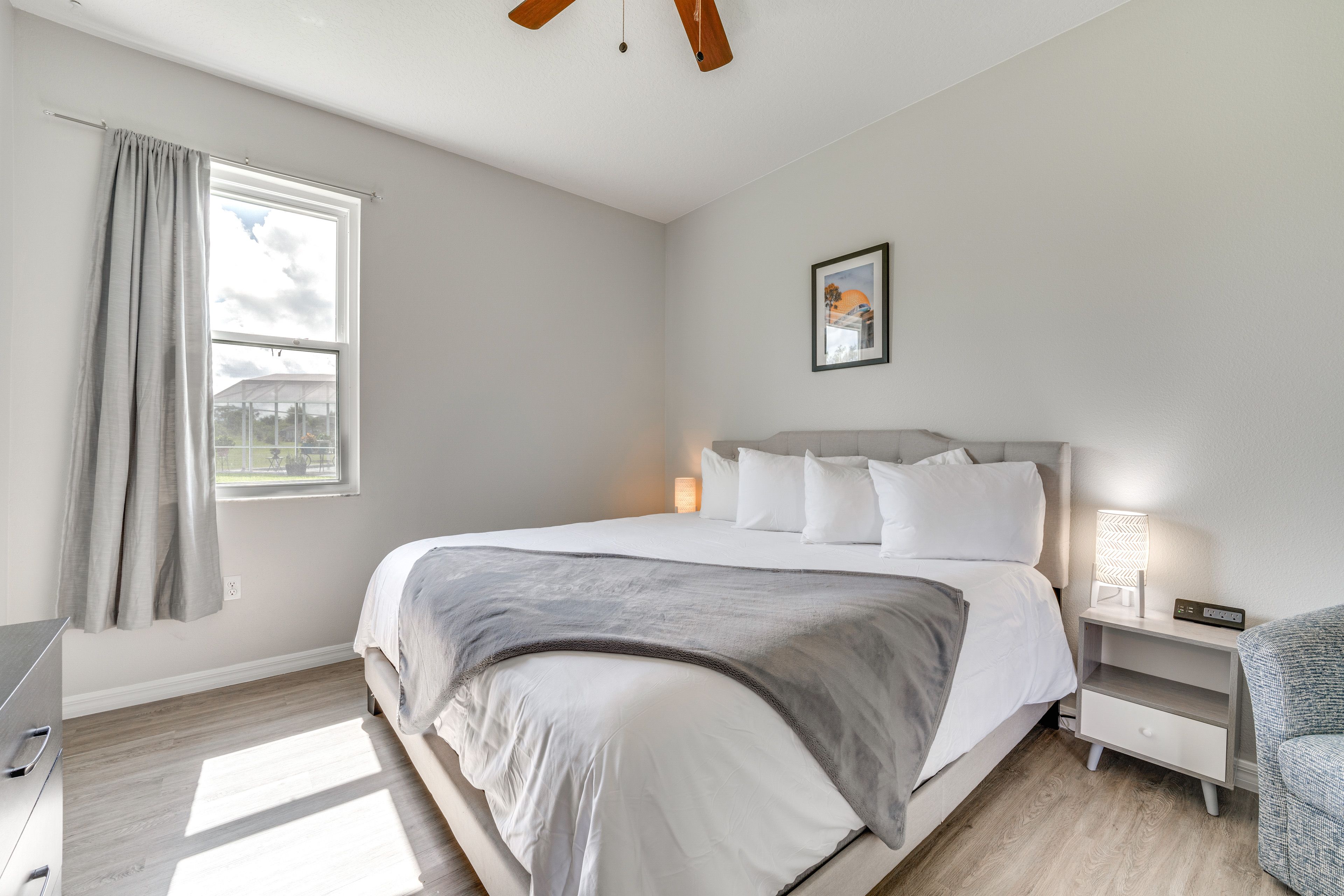 Bedroom 2 | King Bed | 1st Floor | Smart TV