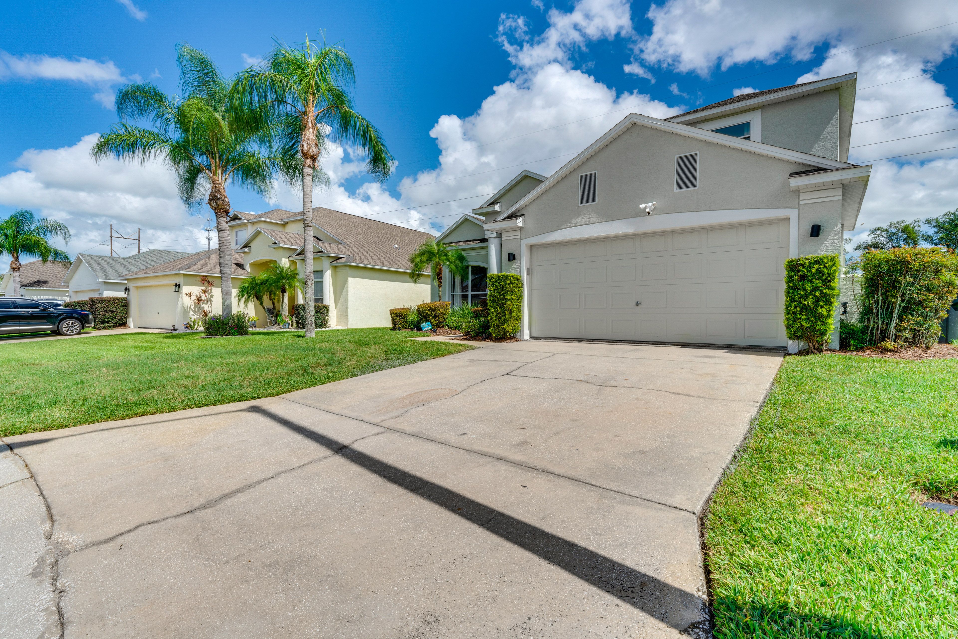 Parking | Driveway (2 Vehicles) | Free Street | EV Charger