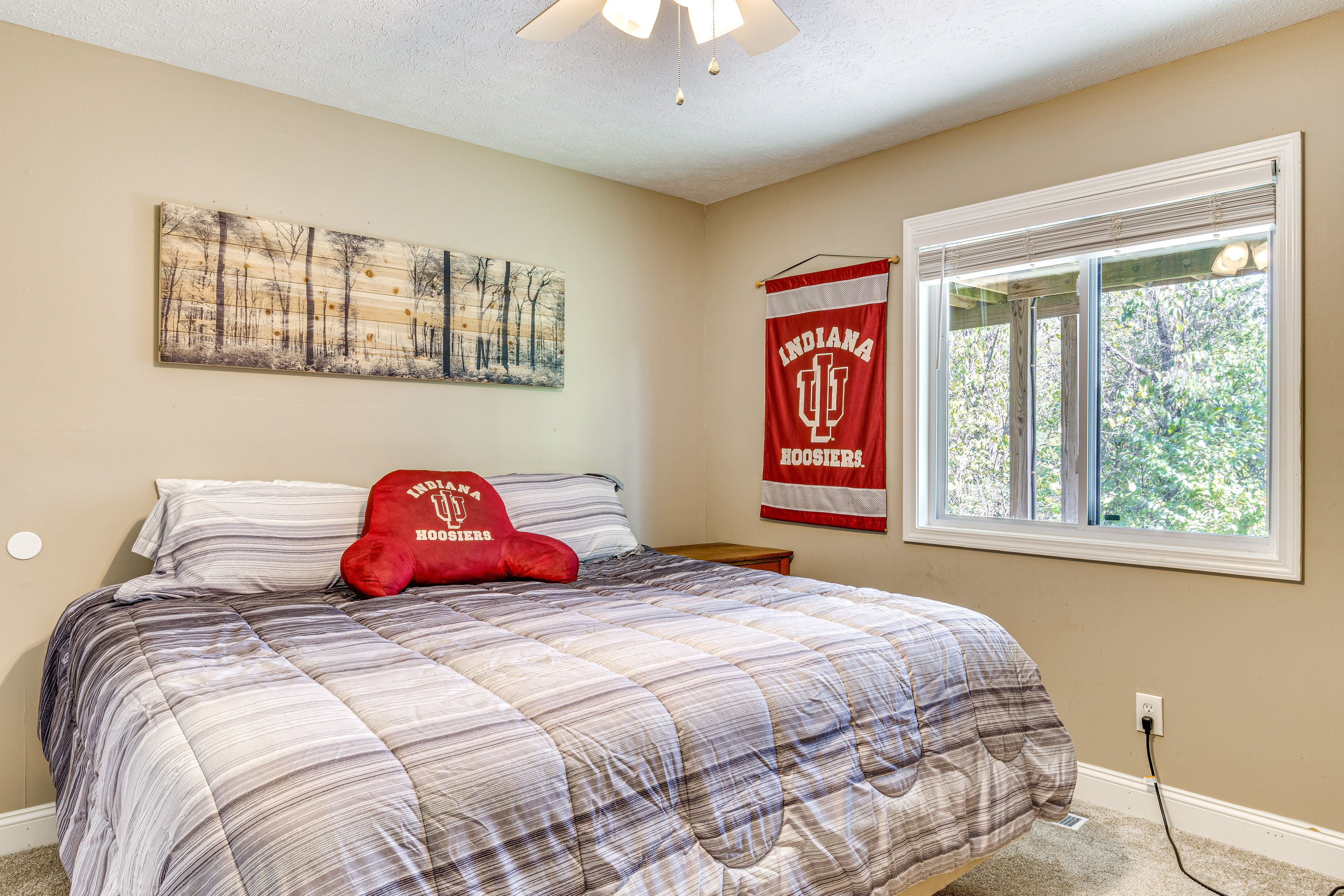Bedroom 2 | Basement | King Bed | Smart TV
