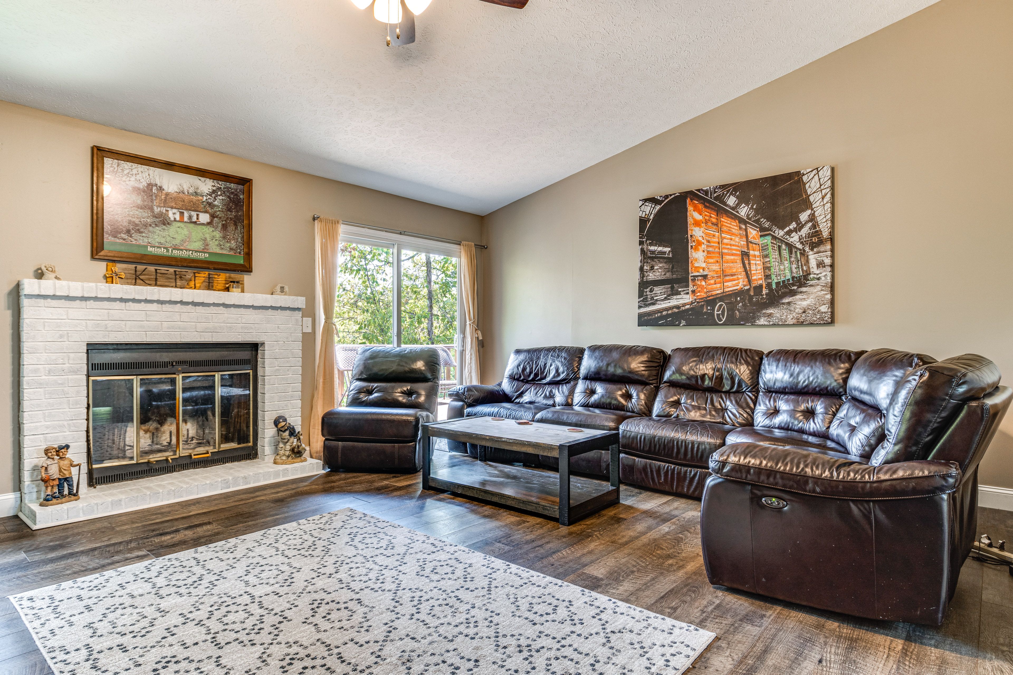 Living Room | 1st Floor | Smart TV | Central Heating & A/C | Free WiFi