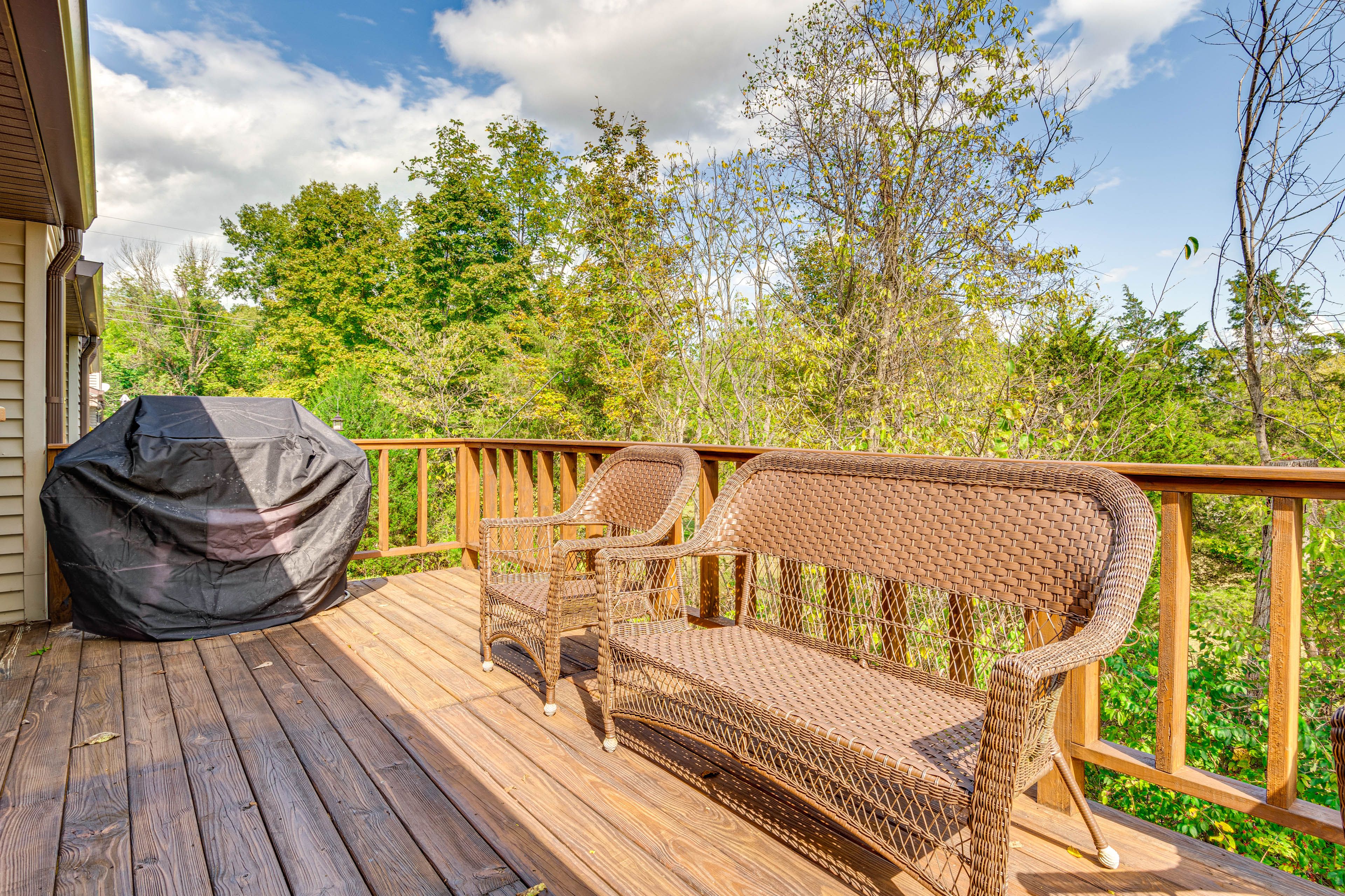 Martinsville Vacation Rental | 3BR | 2.5BA | 1,680 Sq Ft | Stairs Required