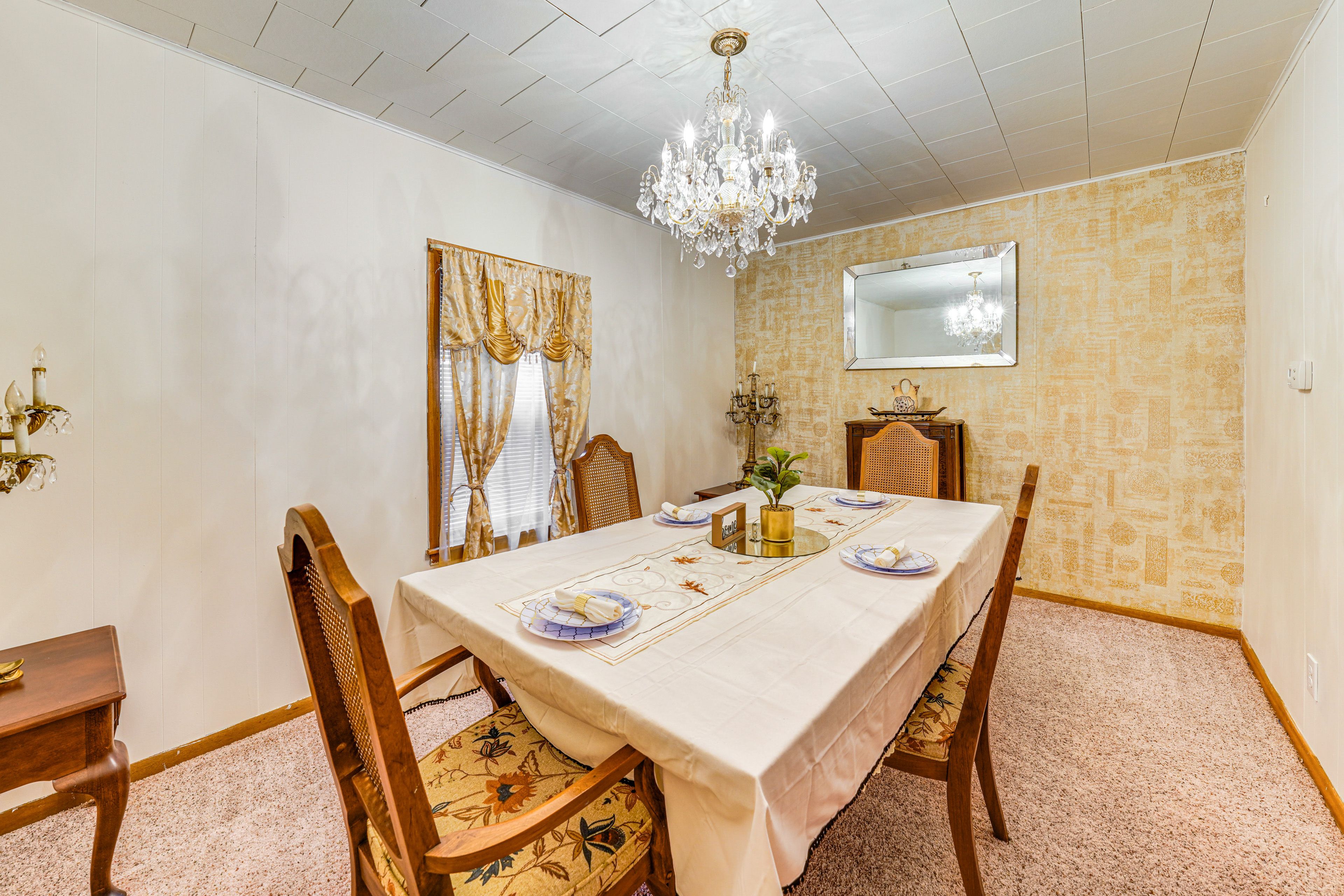 Dining Room | Main Level | Dishware & Flatware Provided