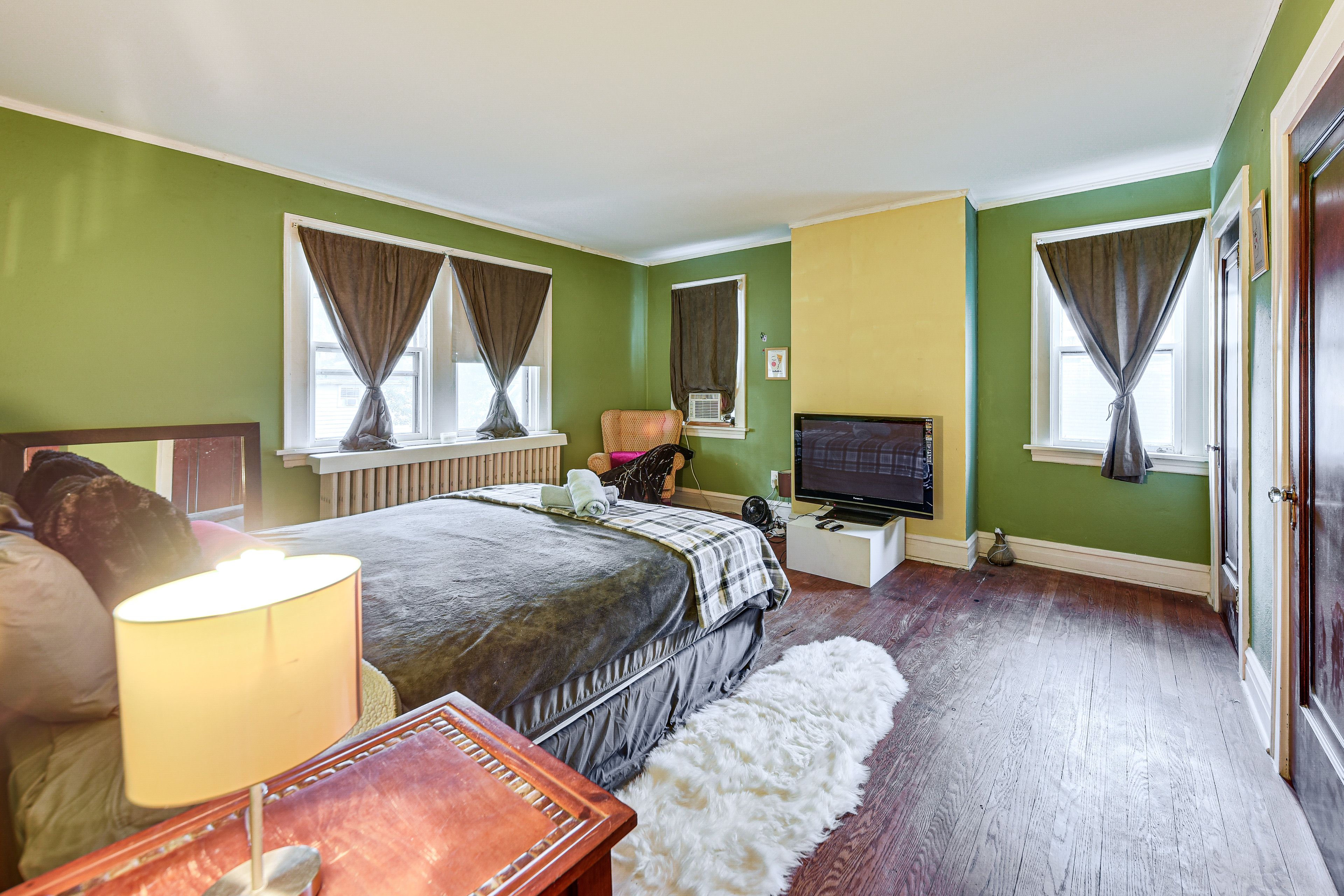 Bedroom 1 | King Bed | 2nd Floor | Linens Provided | Walk-In Closet