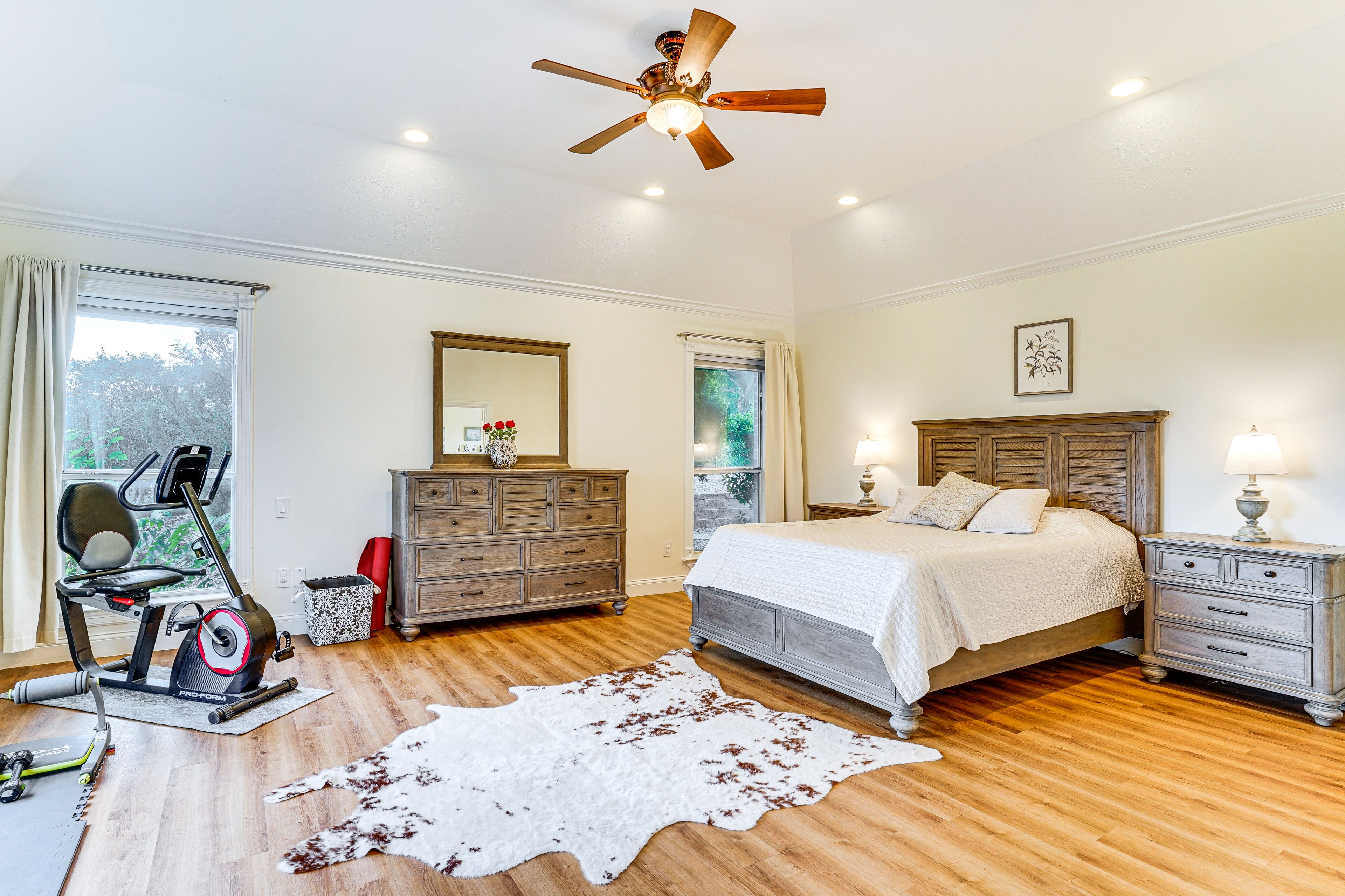 Bedroom 1 | Queen Bed | Linens Provided