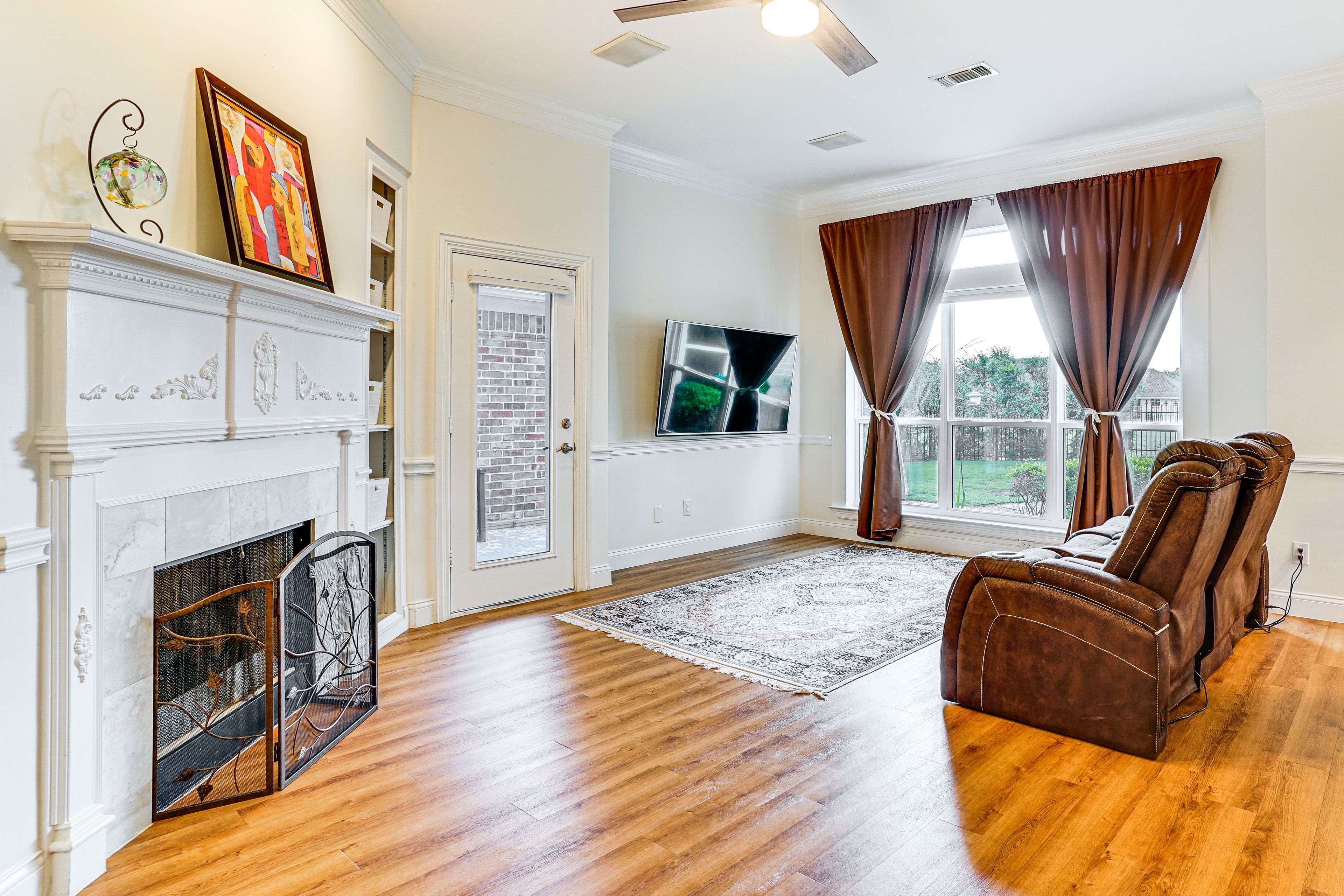 Living Room | Free WiFi | Smart TV | Fireplace