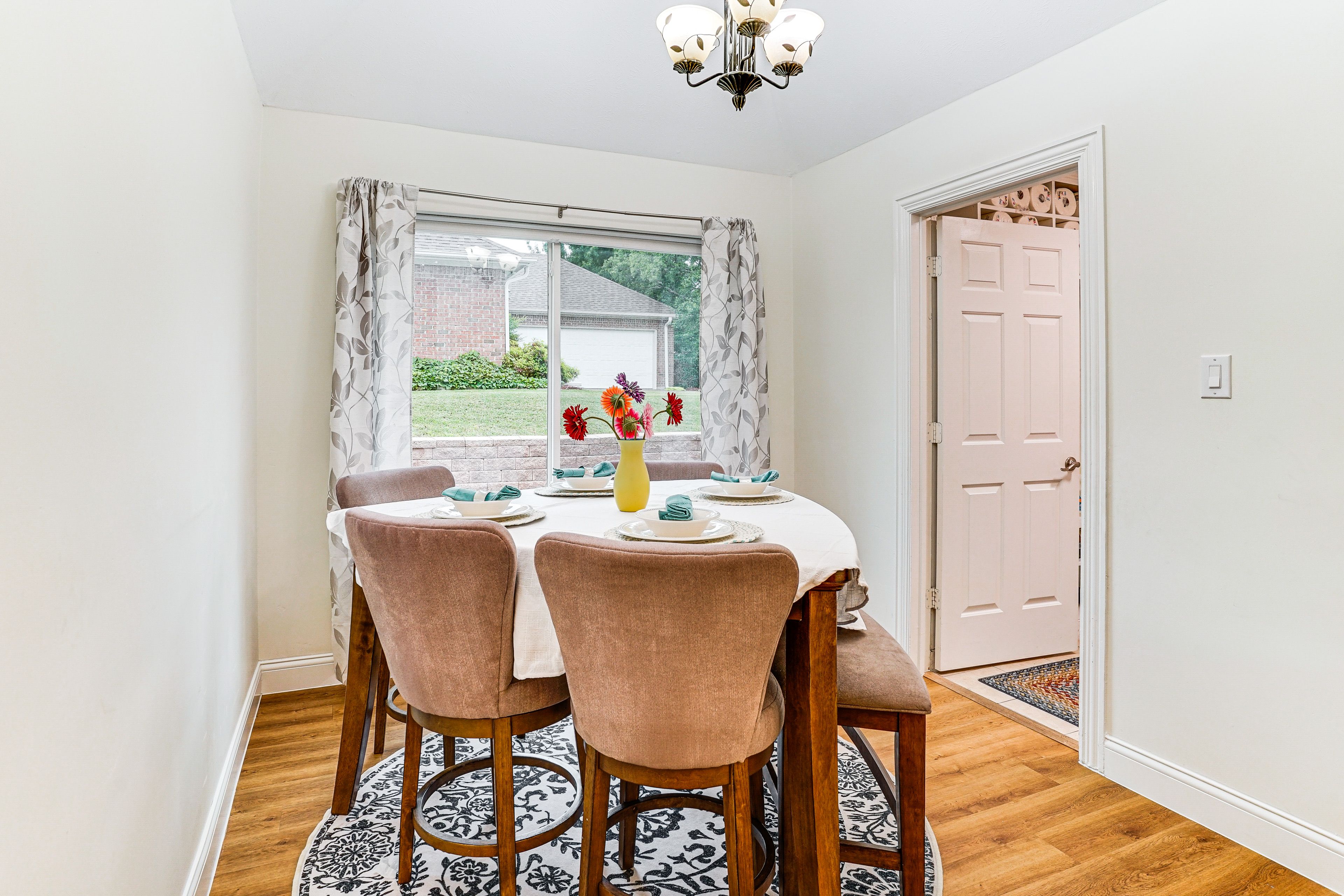 Dining Area | Dishware & Flatware | Central A/C & Heat