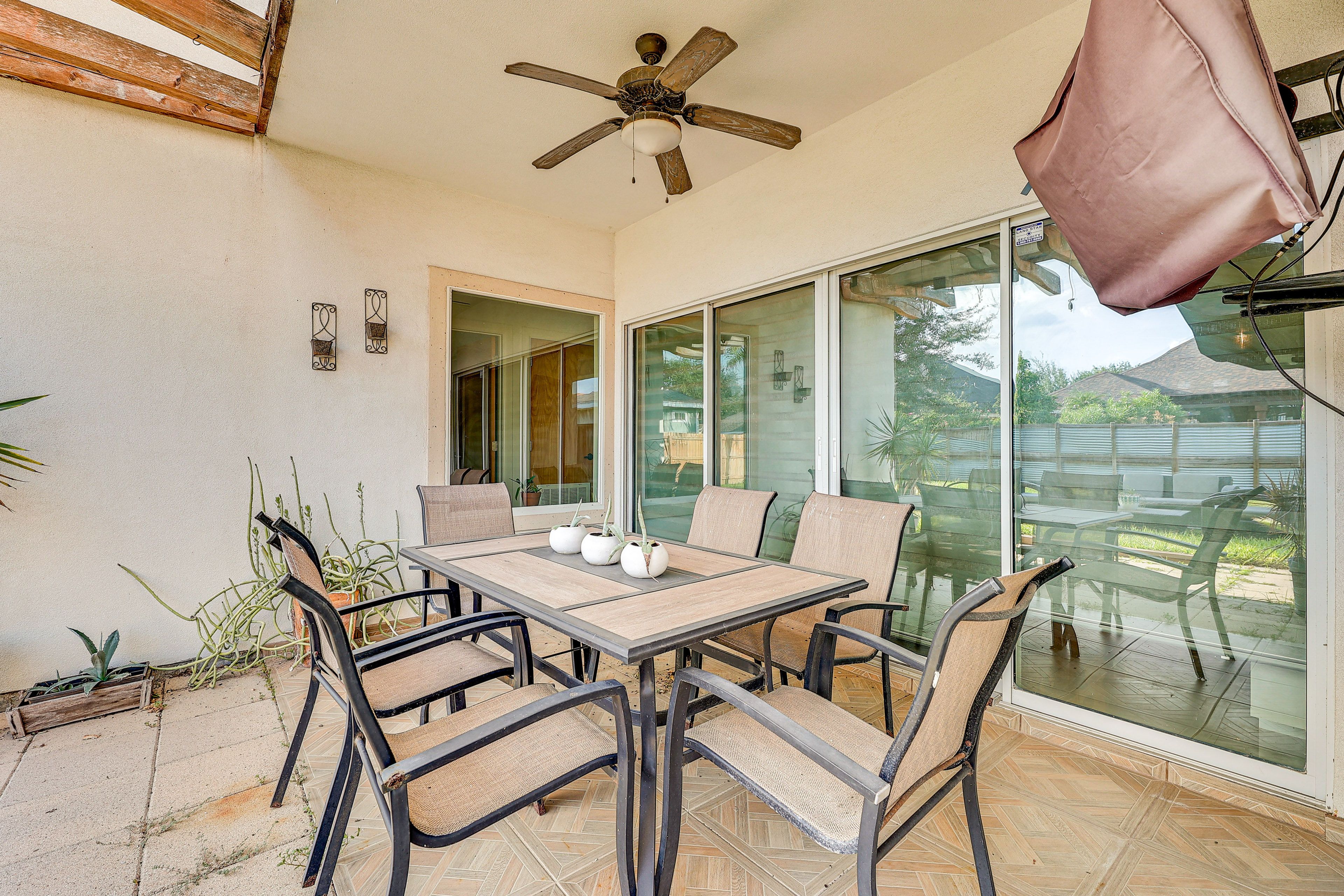 Covered Patio | Outdoor Dining Set