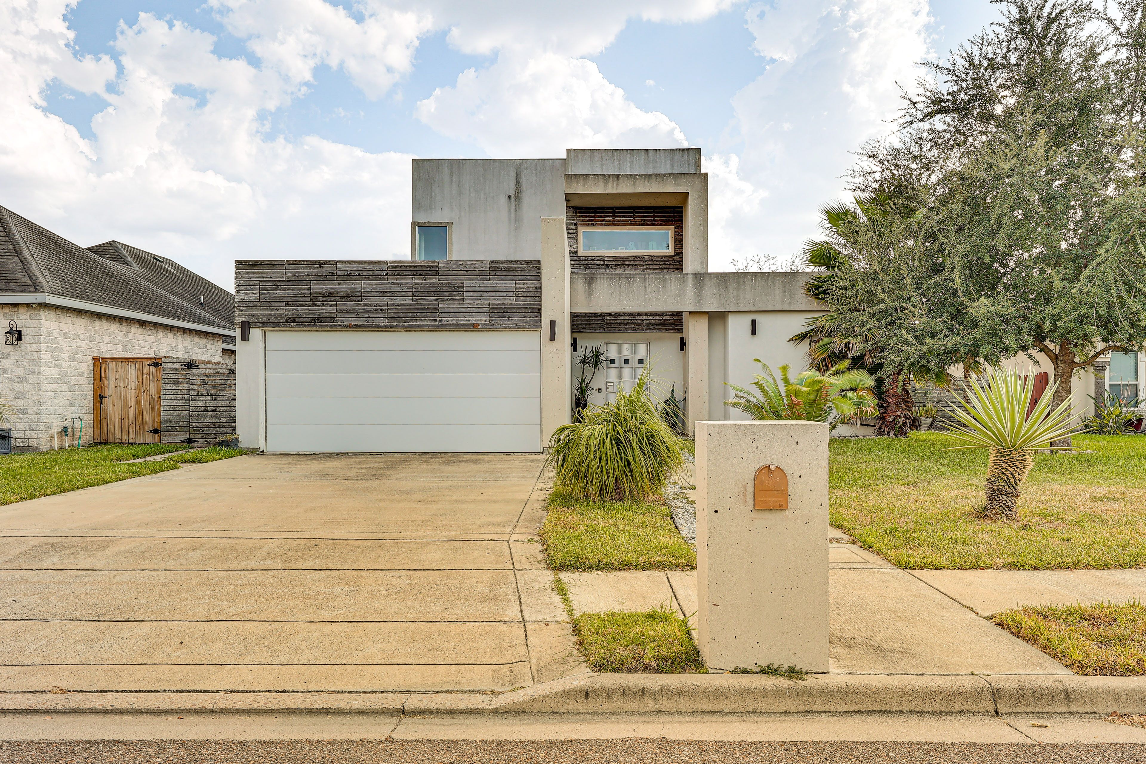 Parking | Driveway (4 Vehicles) | Surface Parking (2 Vehicles)