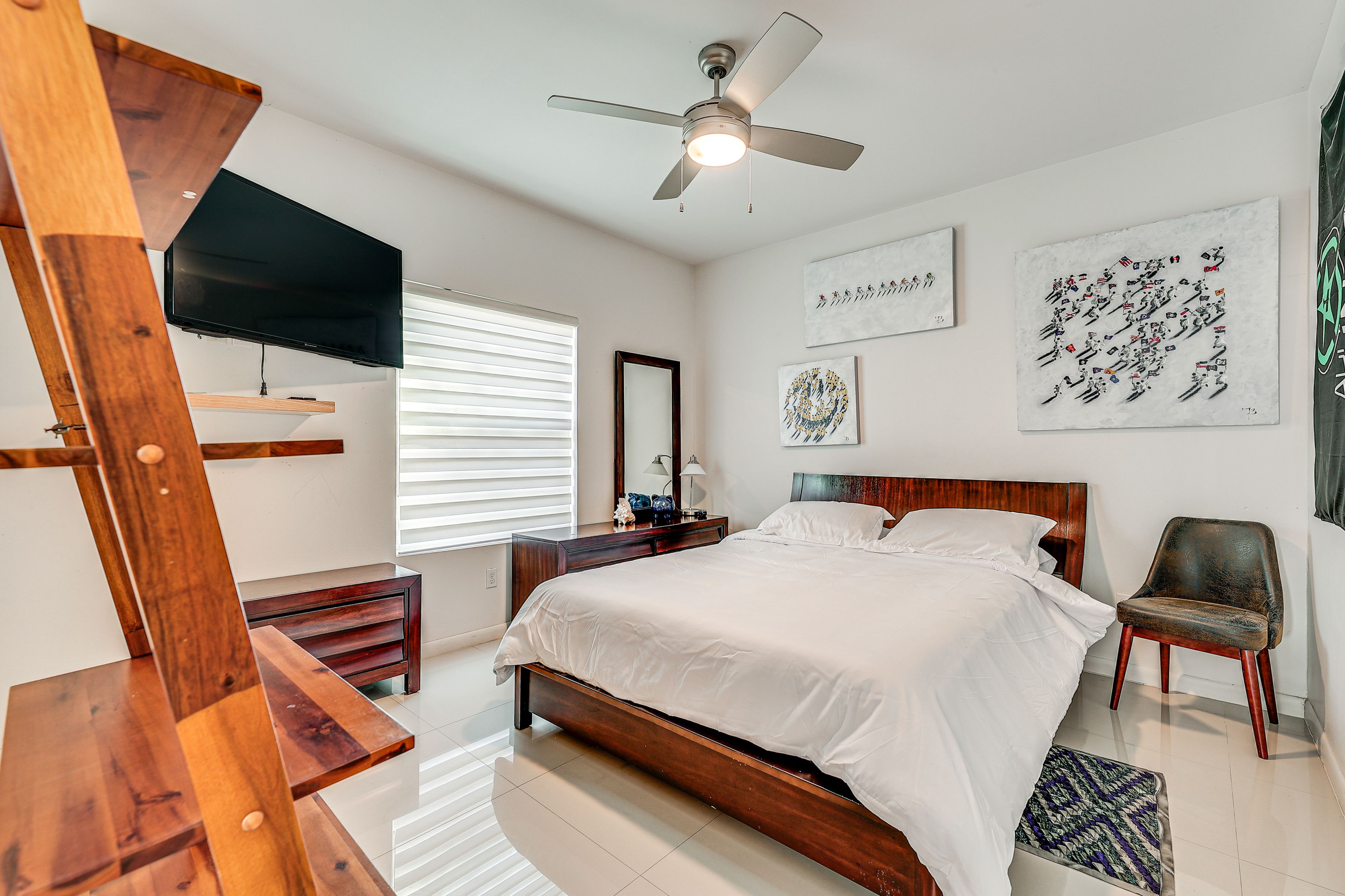 Bedroom 2 | Queen Bed | Work Desk