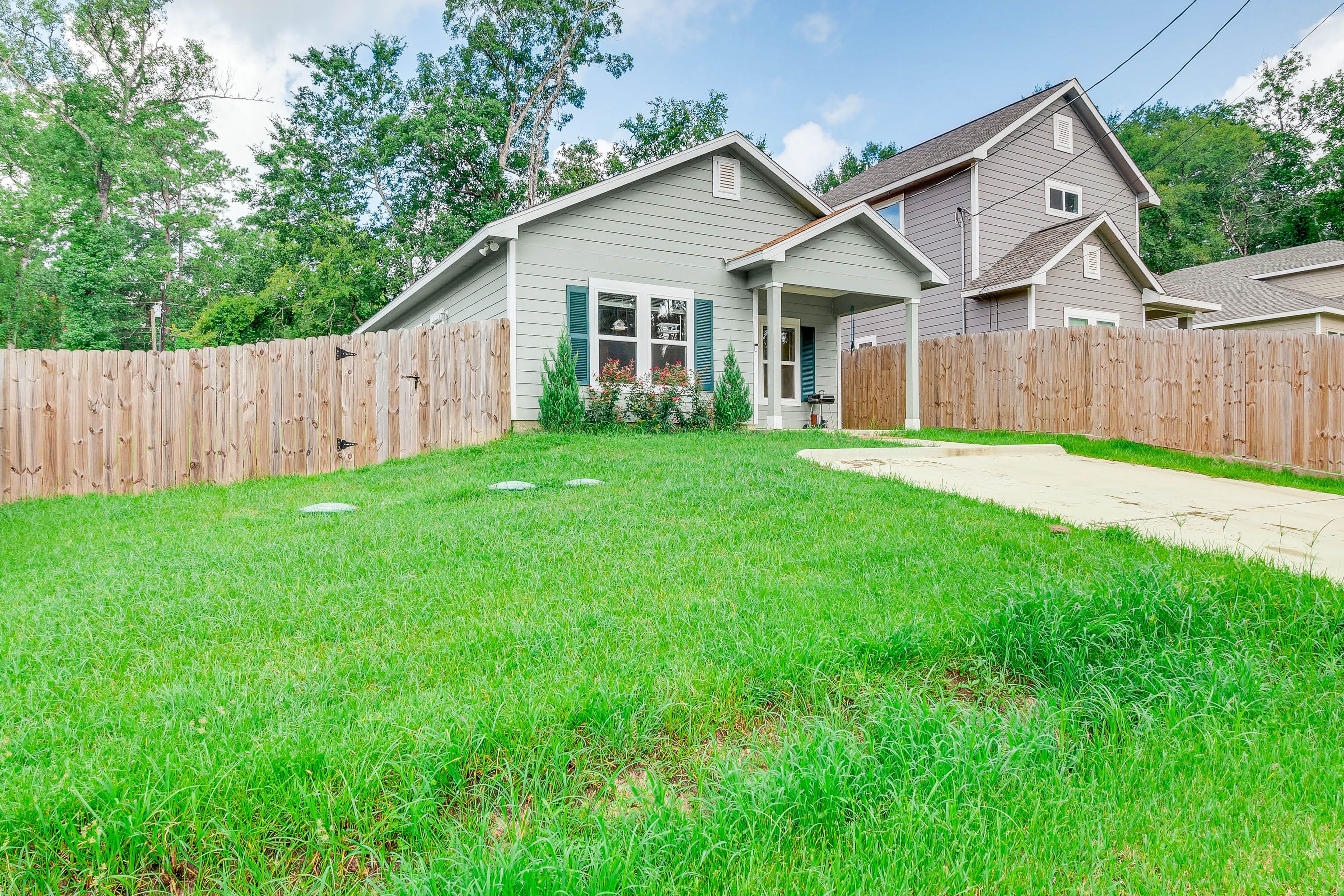 Cottage Exterior | Keyless Entry | < 1 Mi to Lake Mount Pleasant