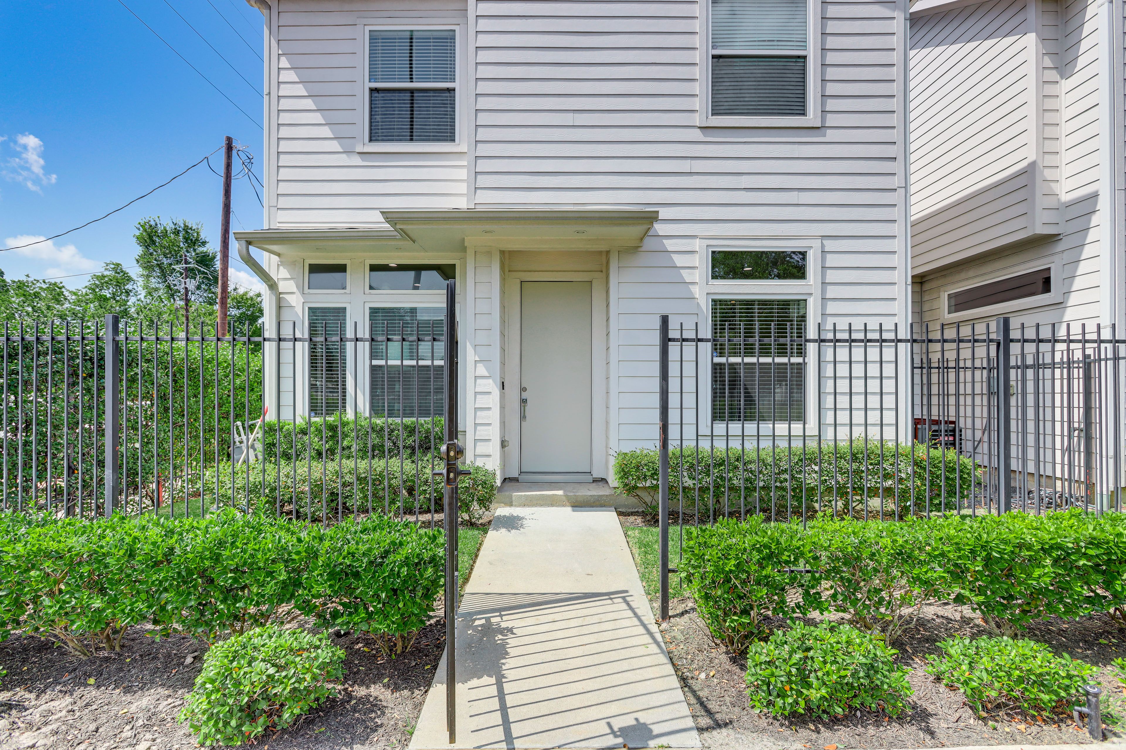 Home Exterior | Front Entry
